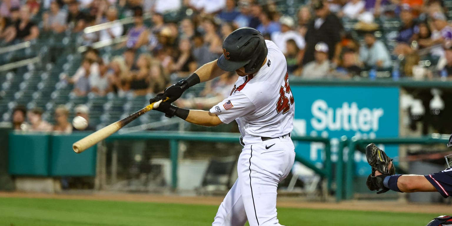 Jason Krizan gets his 1st MLB hit after 11 seasons in minor leagues