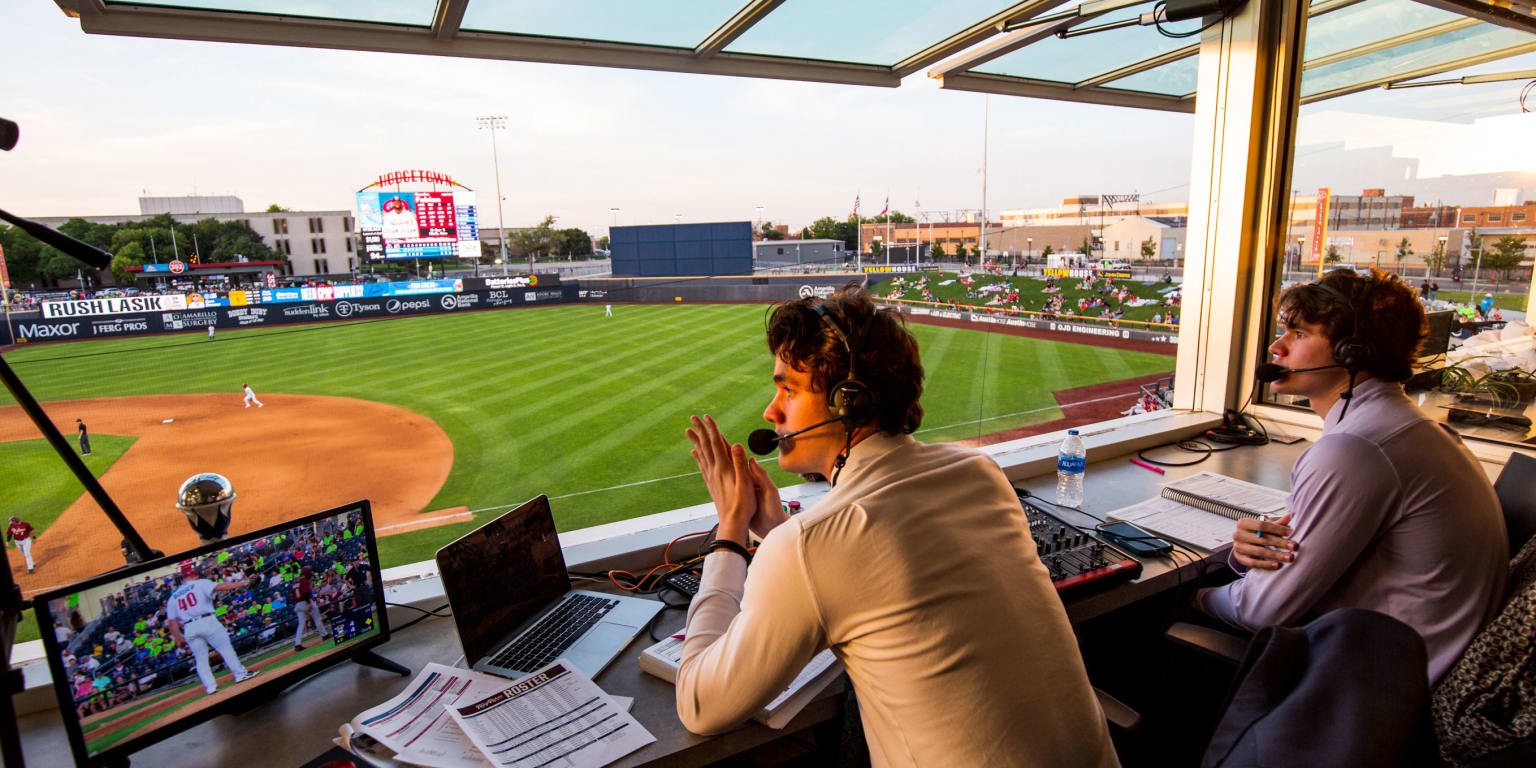 Harry Caray's legacy lives as Cubs seek title