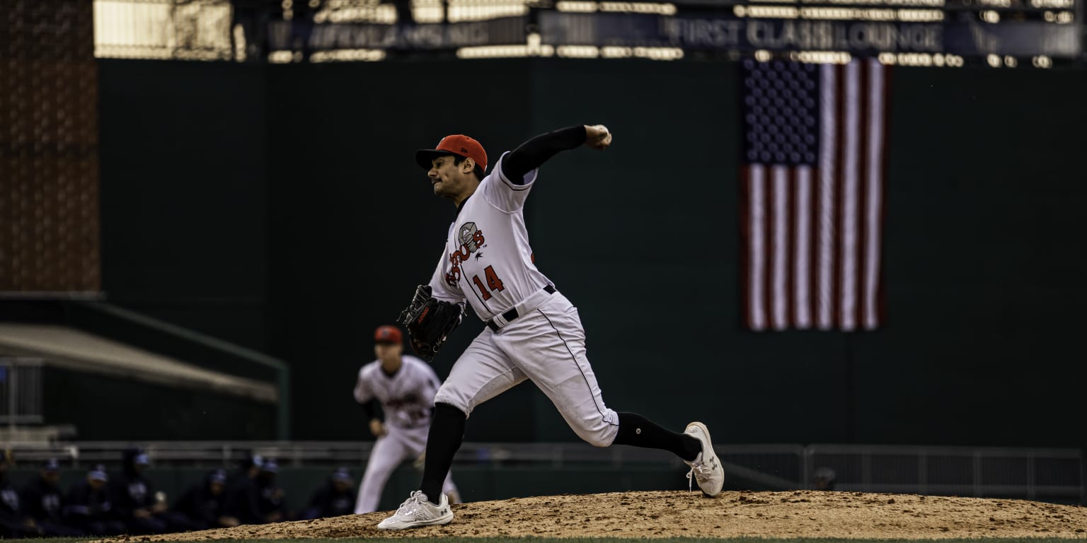 Lugnuts Edge Cubs, 5-4, in Front of 7,037 at Four Winds Field