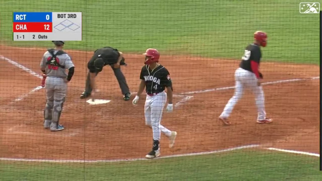 Rhys Hoskins Beat Up a Trash Can After Grounding Into a Double Play