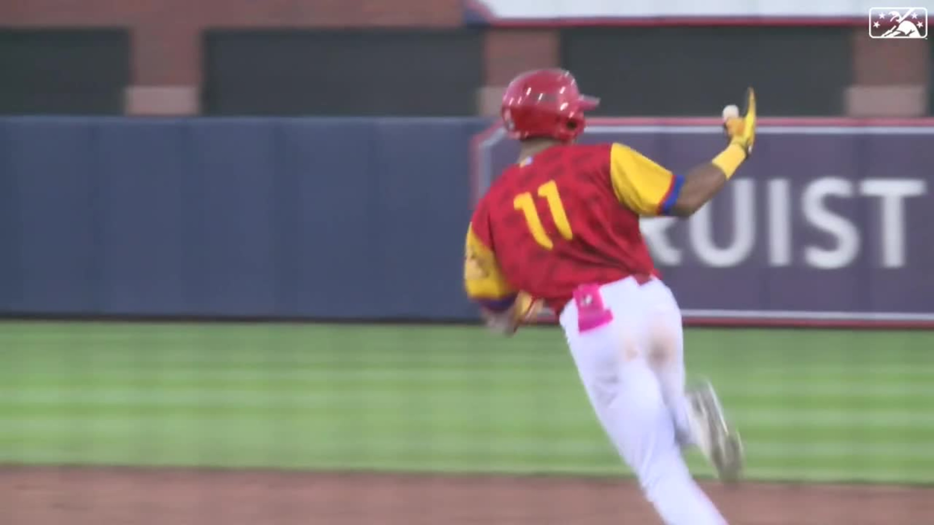 Phillies to wear red Flex Base jerseys