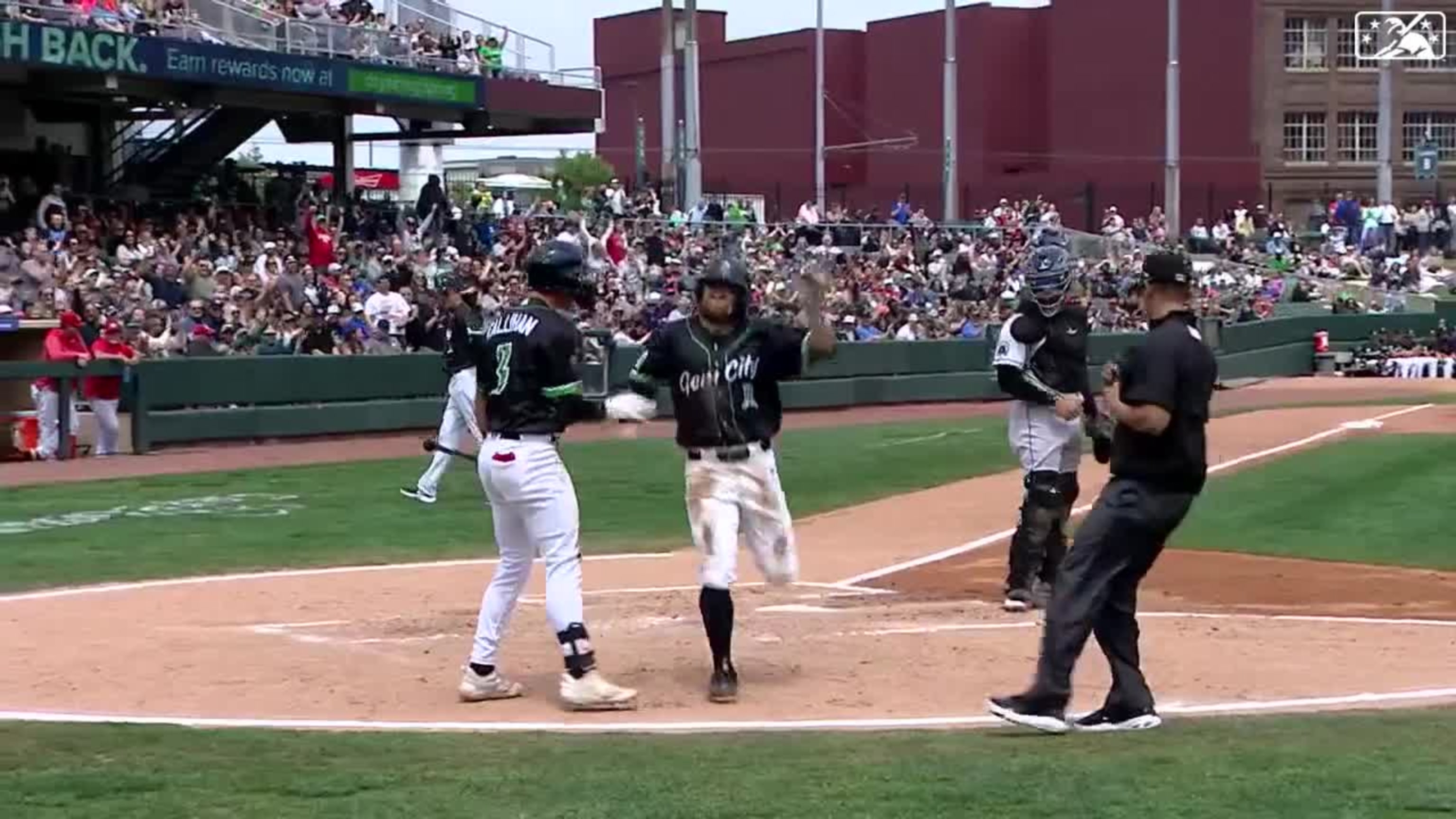 Dunn's final two home runs as a member of the Reds 