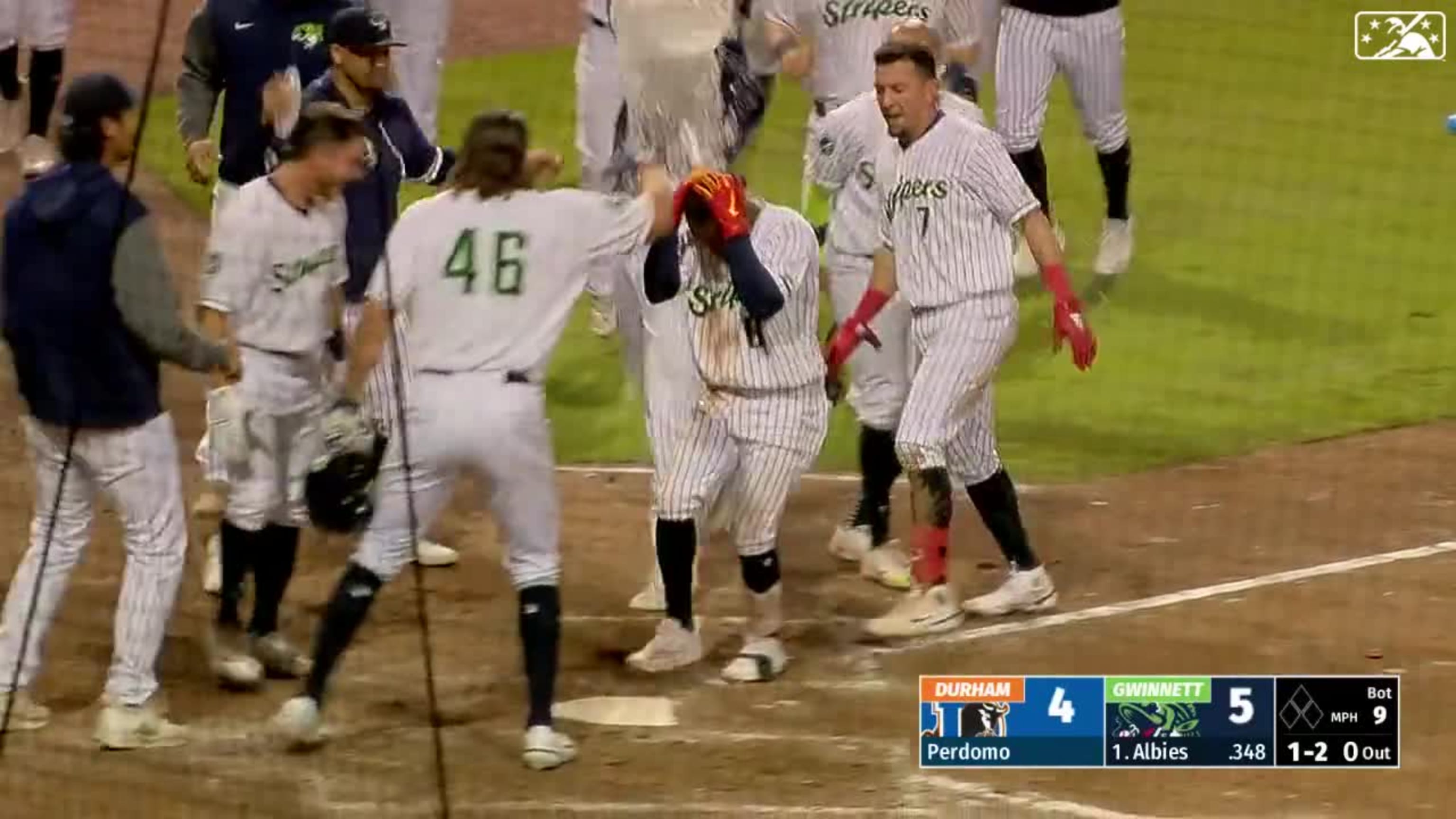 Ozzie Albies' 1st homer of '22, 04/12/2022