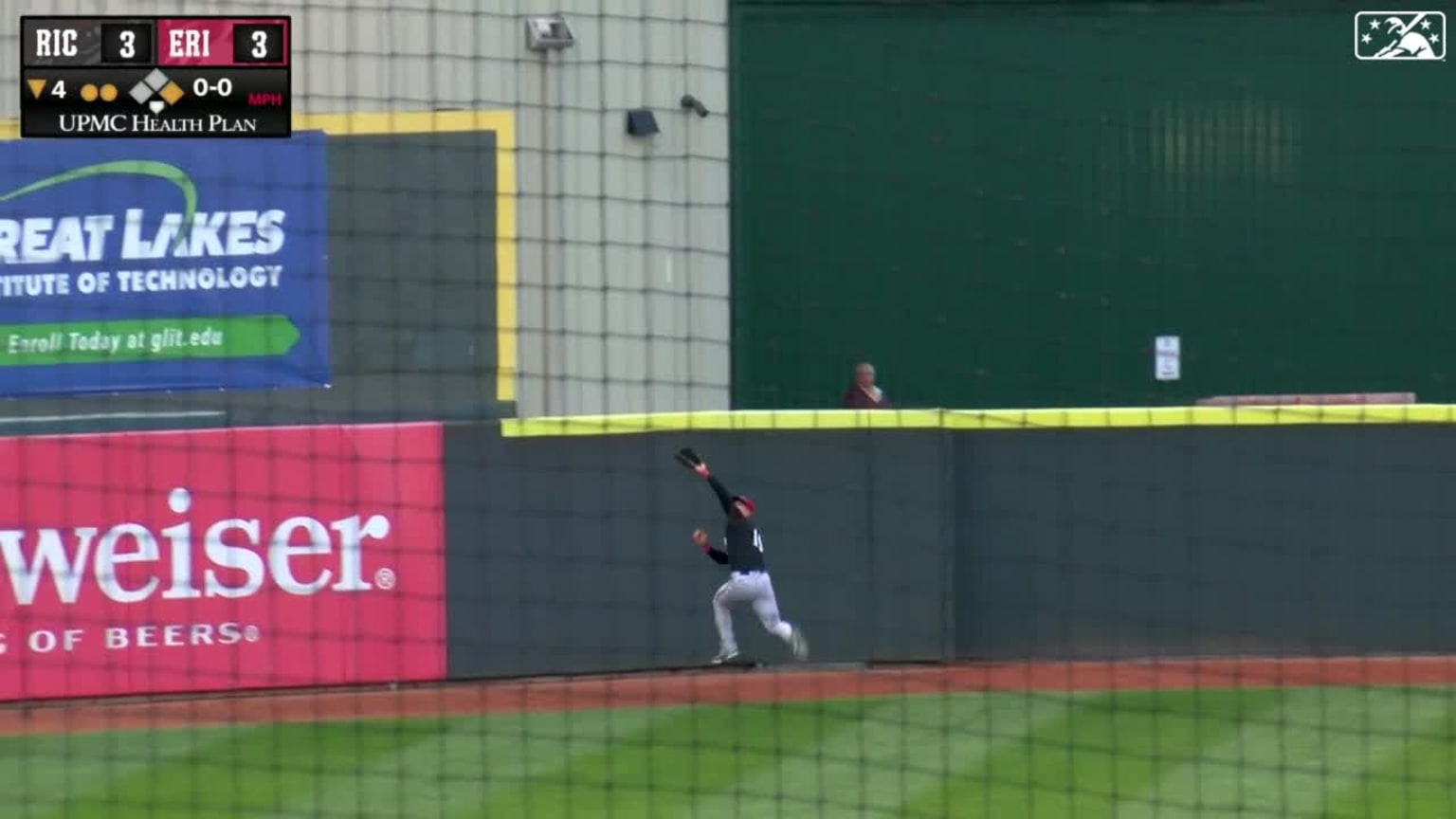 Shane Matheny's running catch | 09/14/2023 | Flying Squirrels
