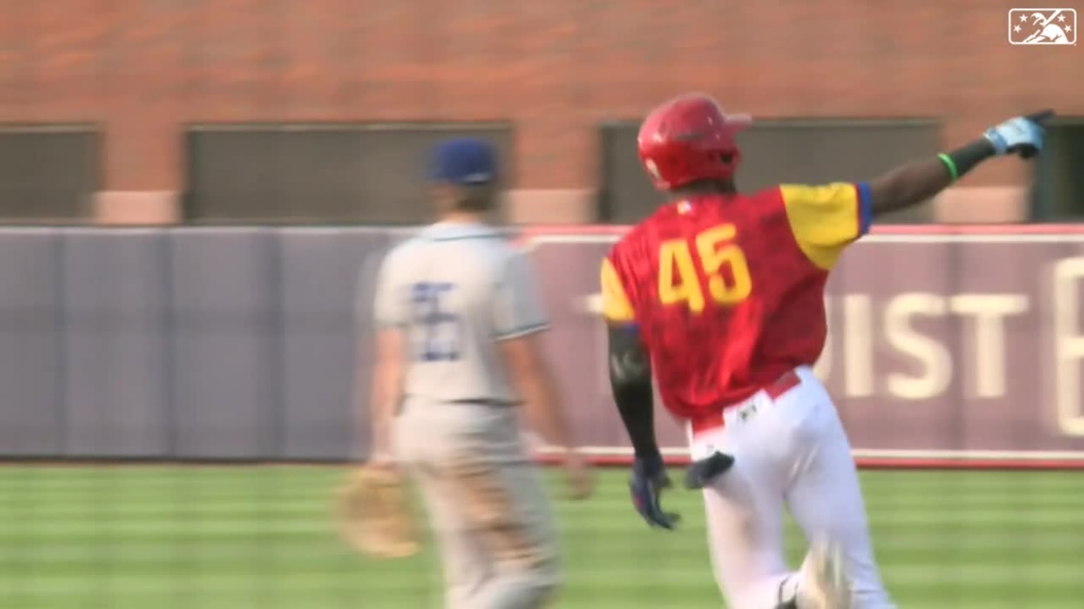 Carlos De La Cruz’s solo home run 06/18/2023