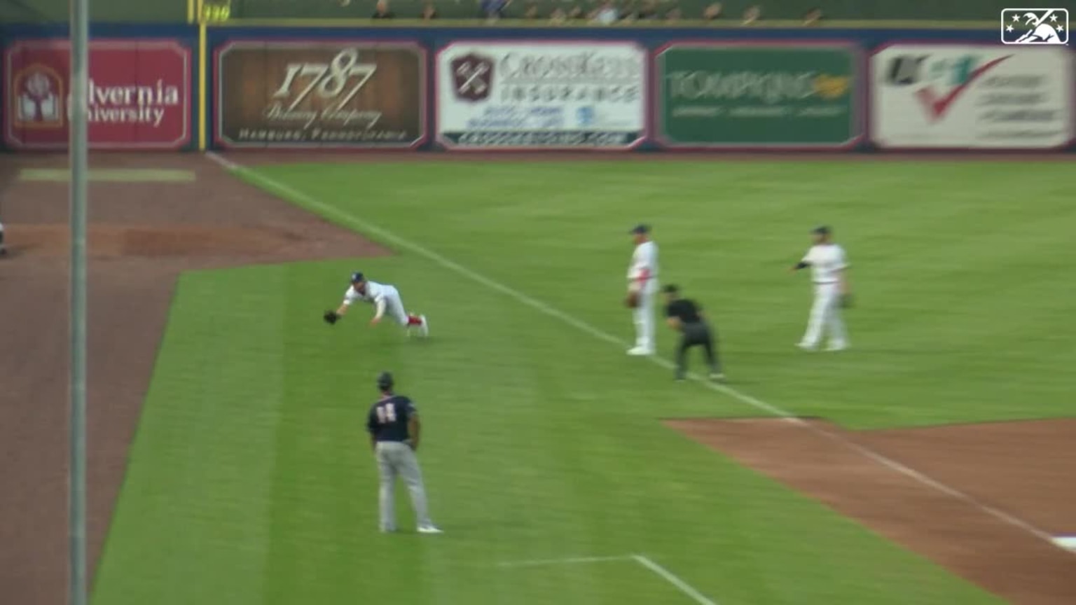 Ethan Wilson makes diving catch 05/12/2023 Fightin Phils