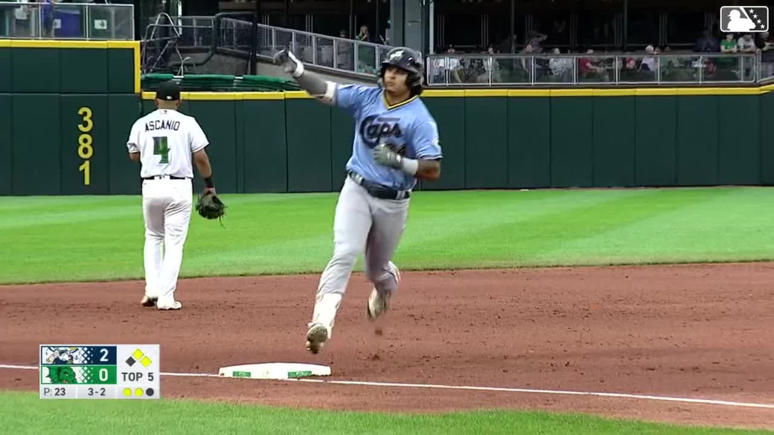 Ralphy Velazquez hits 15th homer | 08/06/2025 | Captains