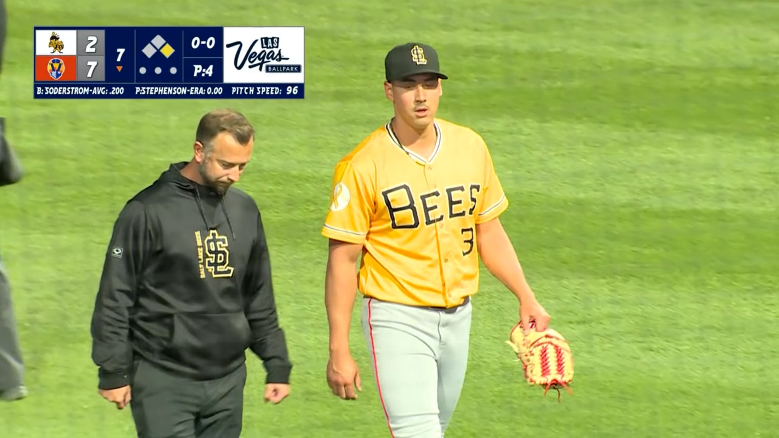 Robert Stephenson Leaves Game With Injury 