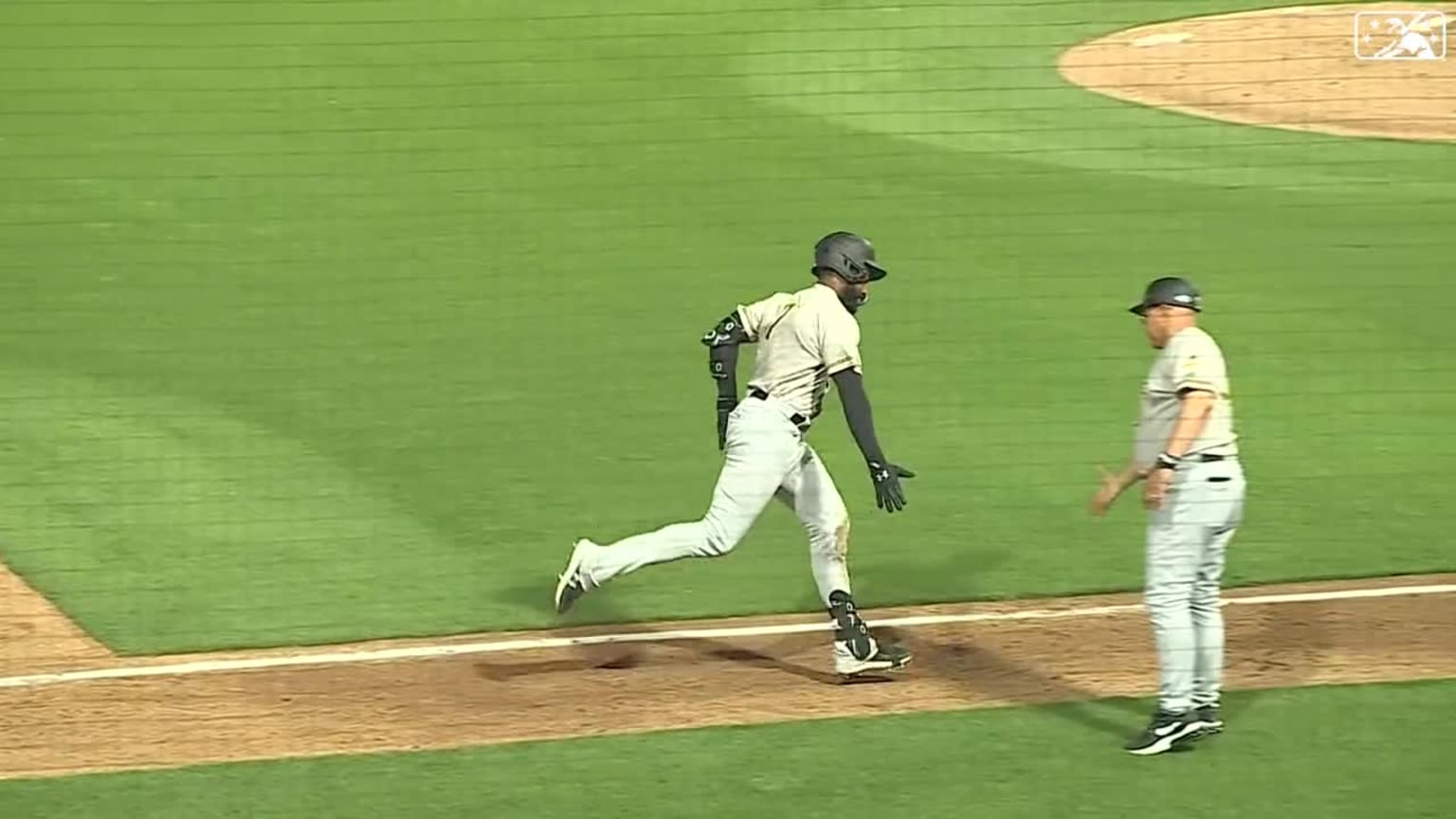 Jo Adell's solo home run 04/13/2023 Bees