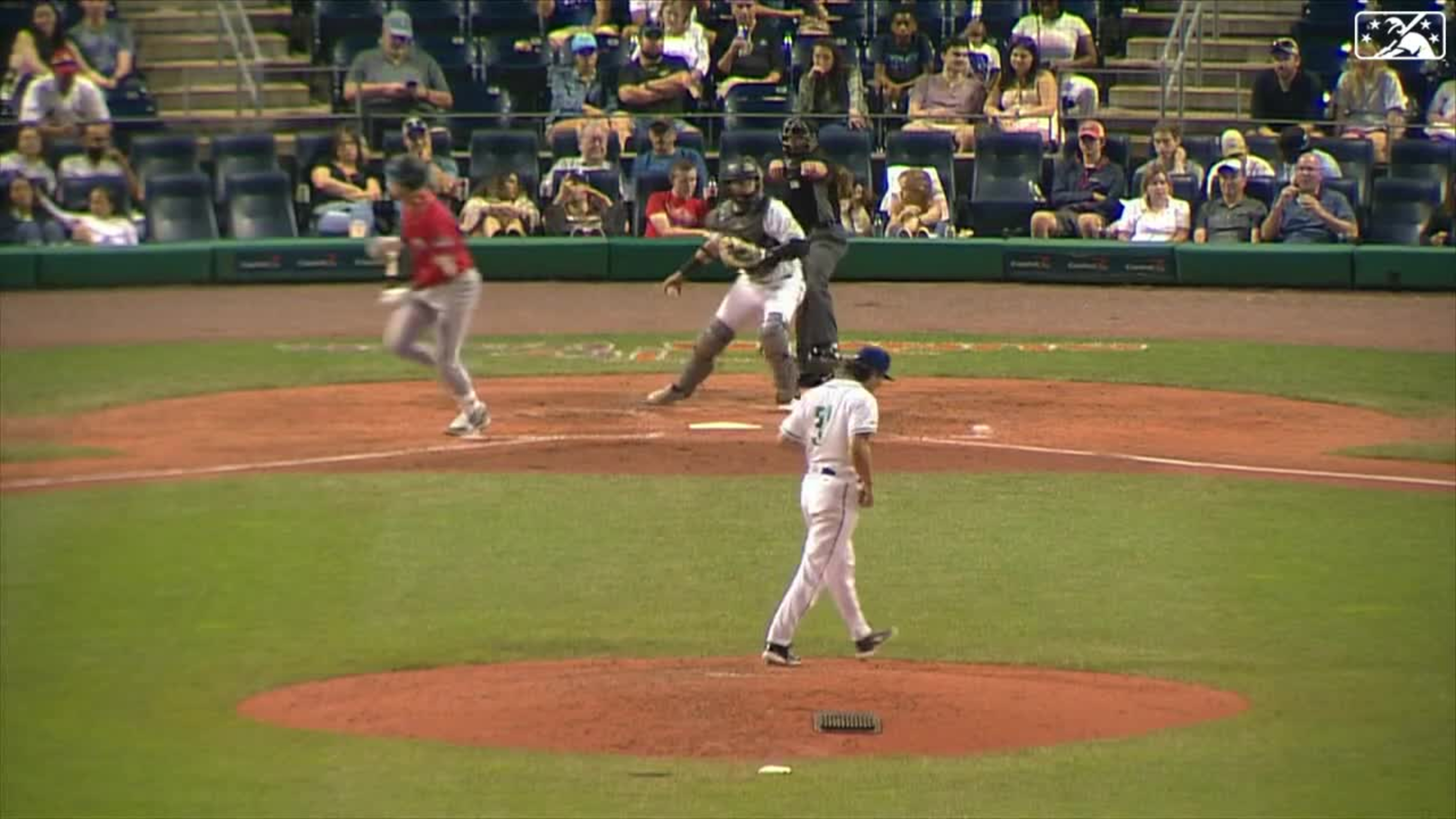 Yanquiel Fernandez' three-hit day, 08/19/2023