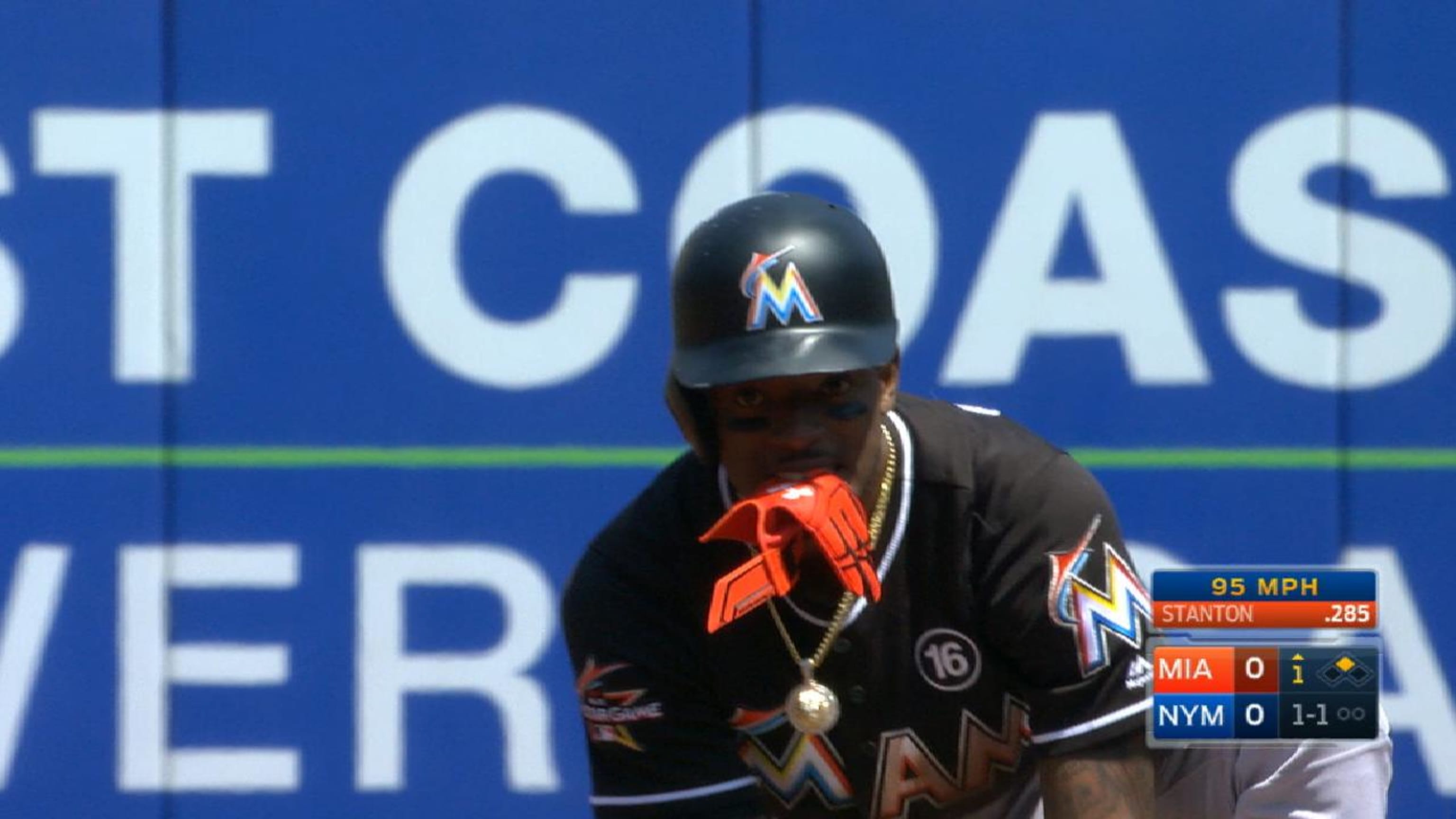 Dee Gordon casually swiped second base with his batting gloves still in his  mouth | MLB.com