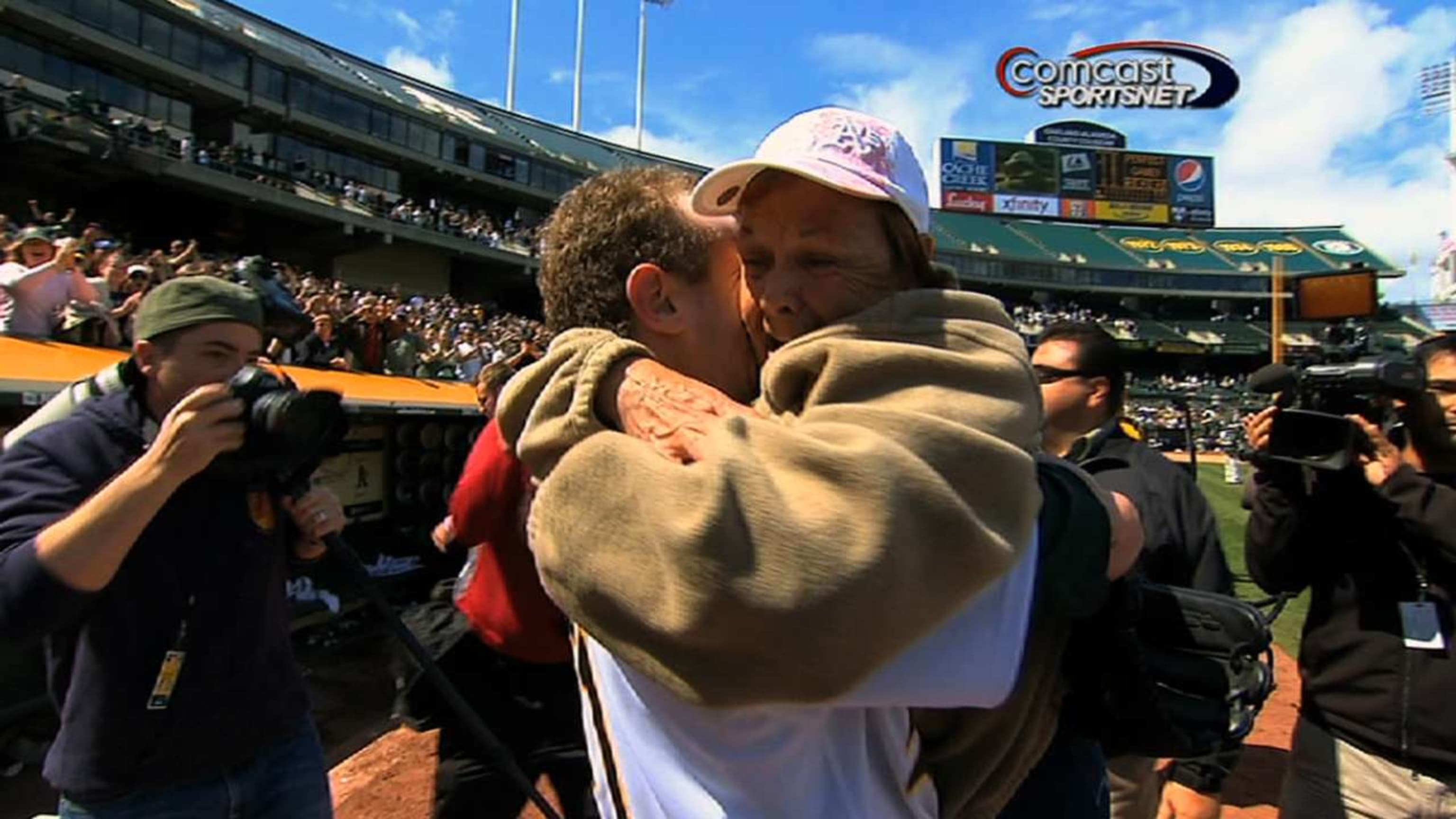 Braden hurls perfect game for A's