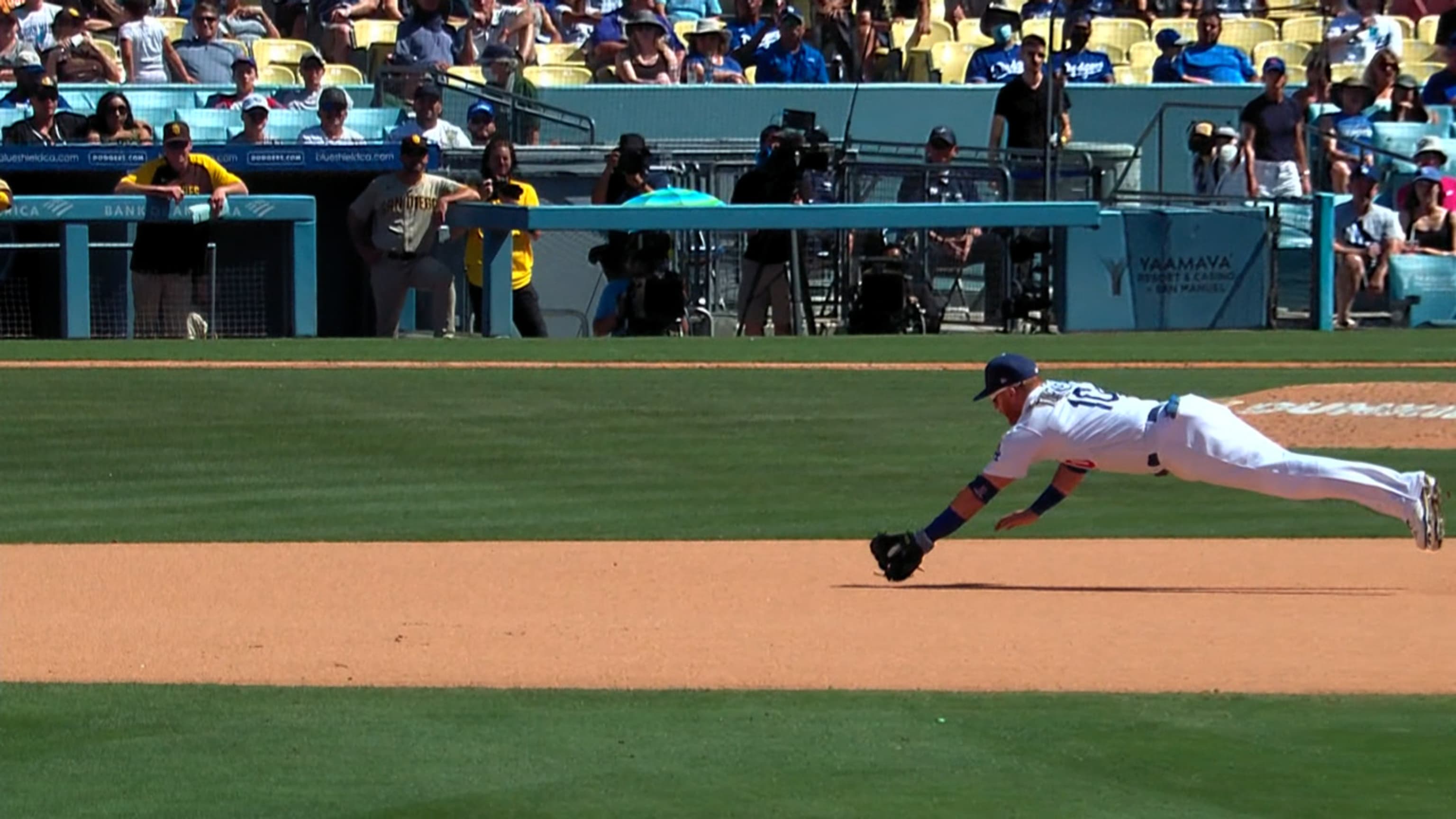 Los Angeles Dodgers on X: Eric Paslay and Justin Turner