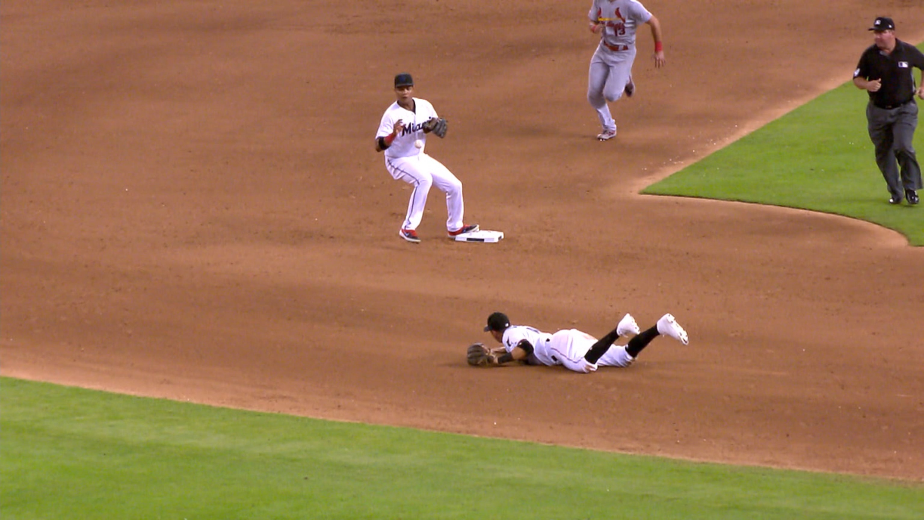 Marlins se lucen con una doble matanza