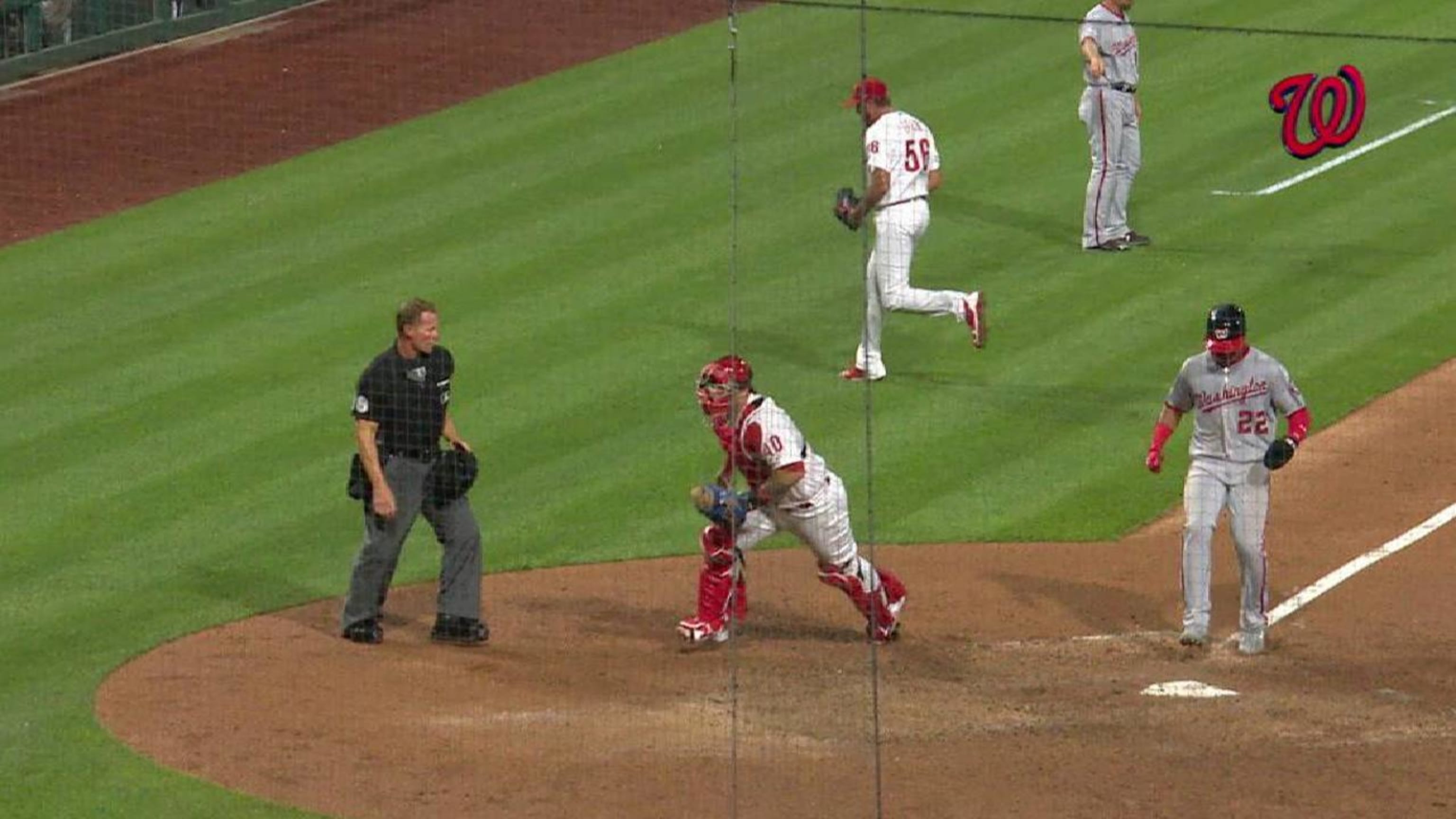 Rhys Hoskins' ninth-inning error on a dropped throw proves costly