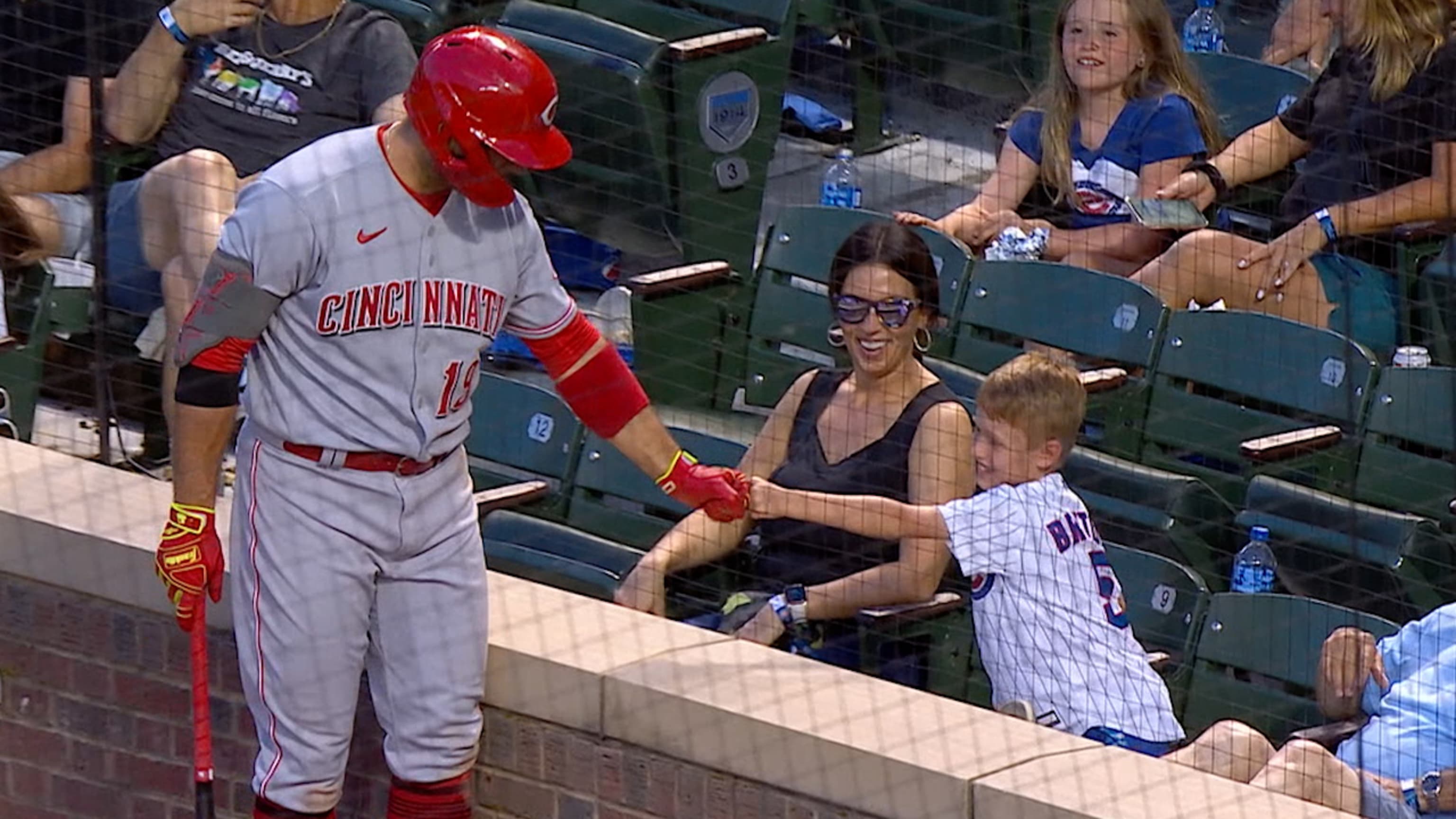 Momento de Votto con un fan