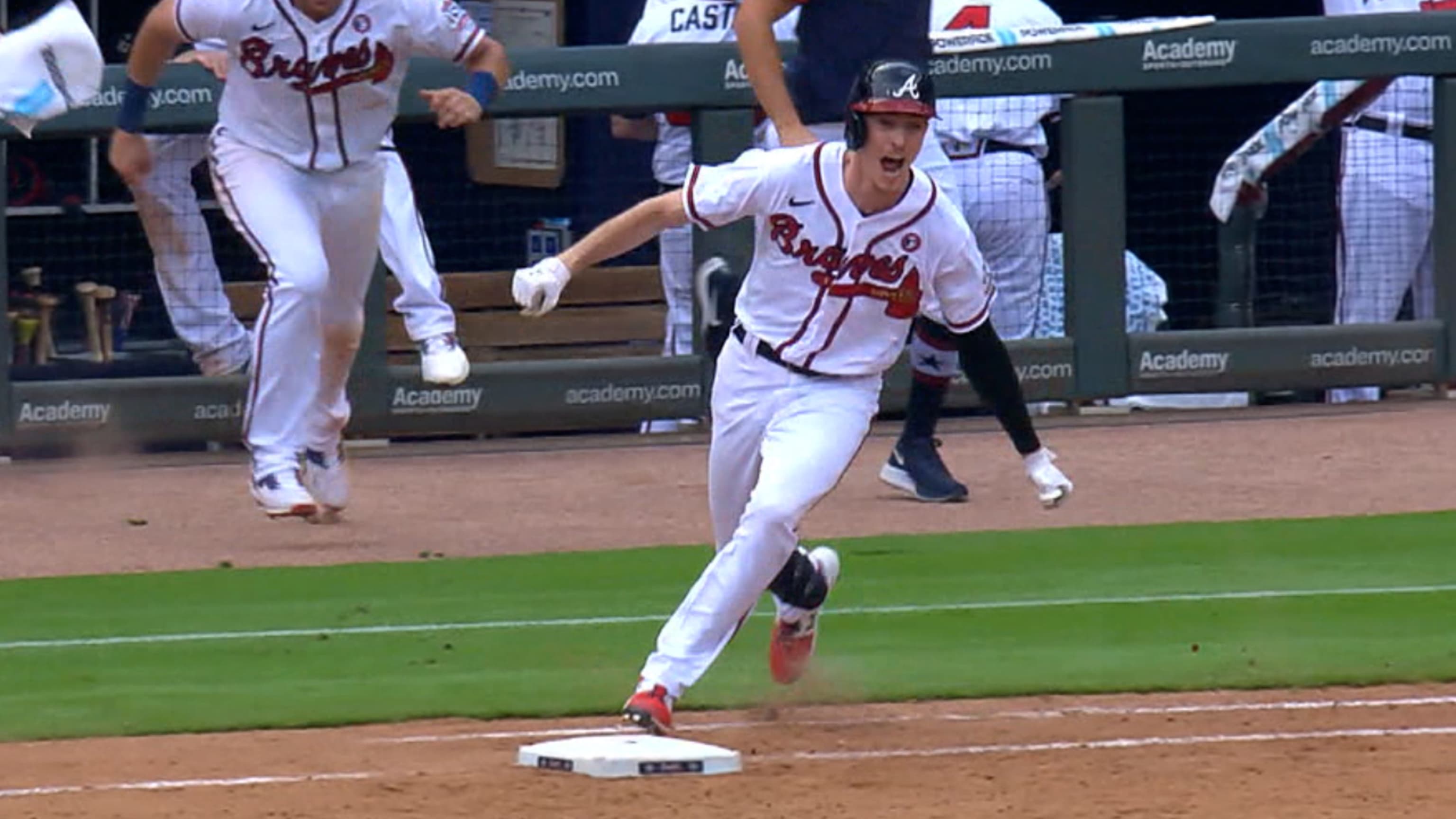 Max Fried hits a walk-off single