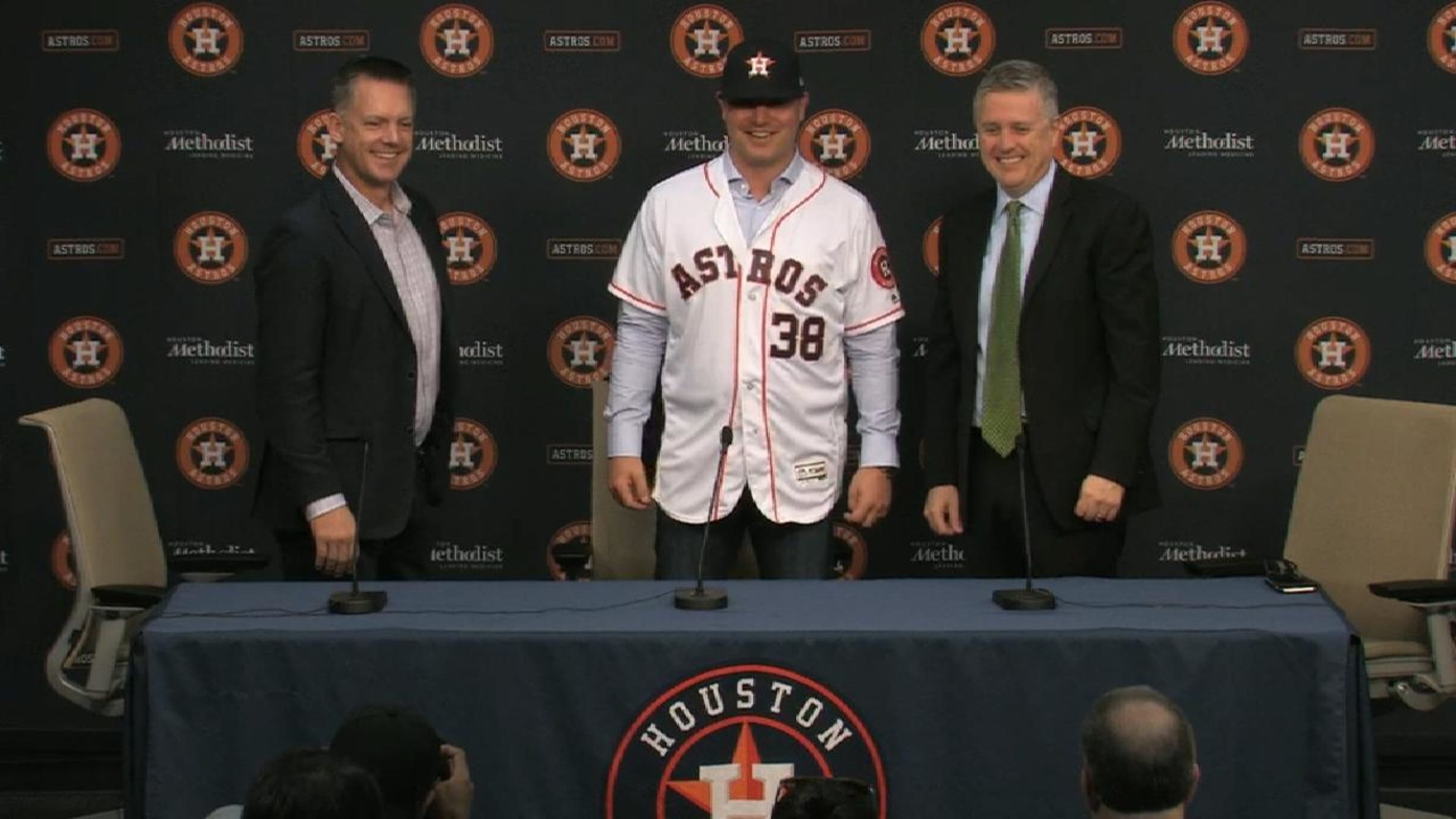 Joe Smith officially joins Astros' bullpen