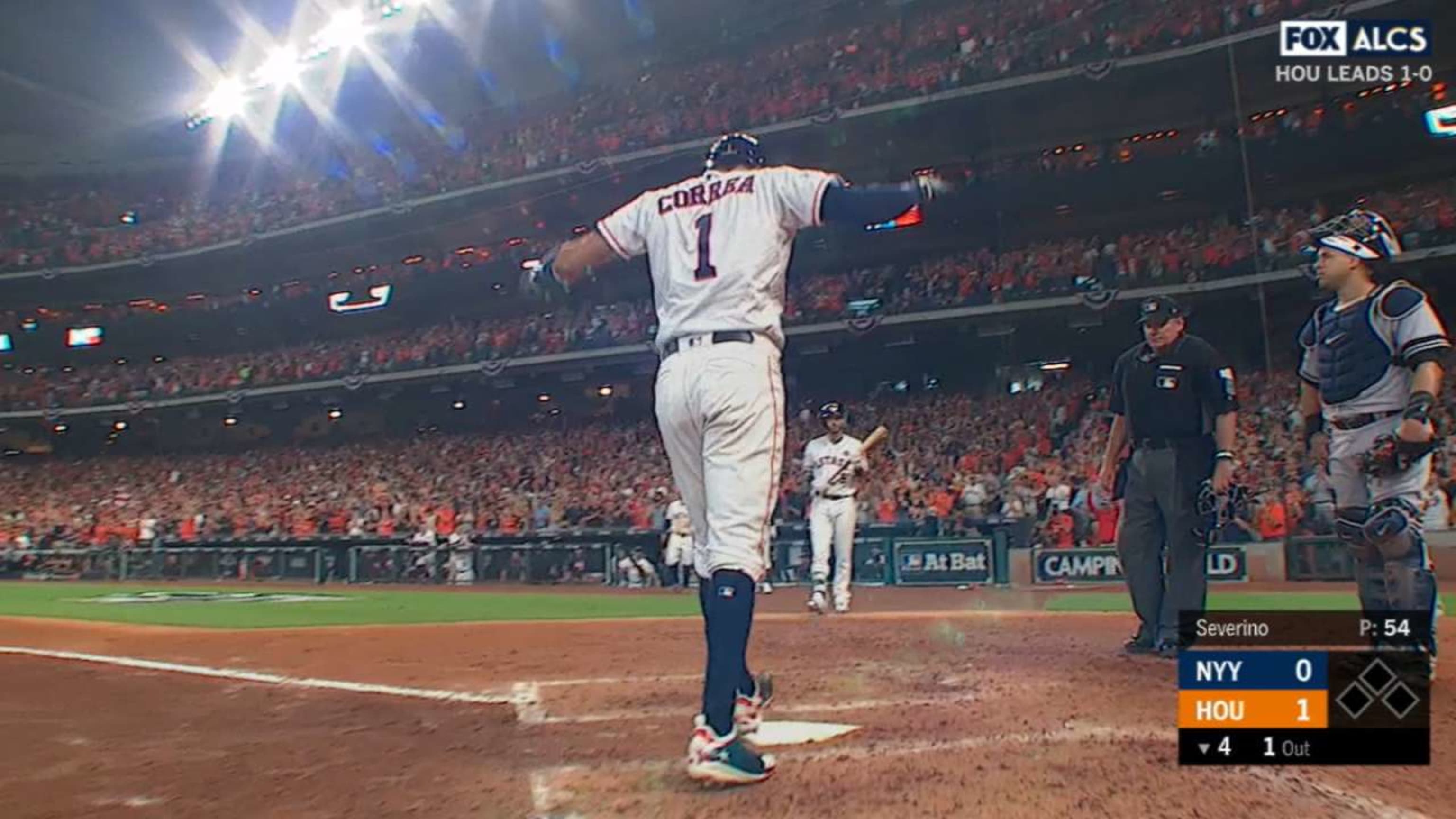 Astros shock Yankees, walk off to take 2-0 ALCS lead