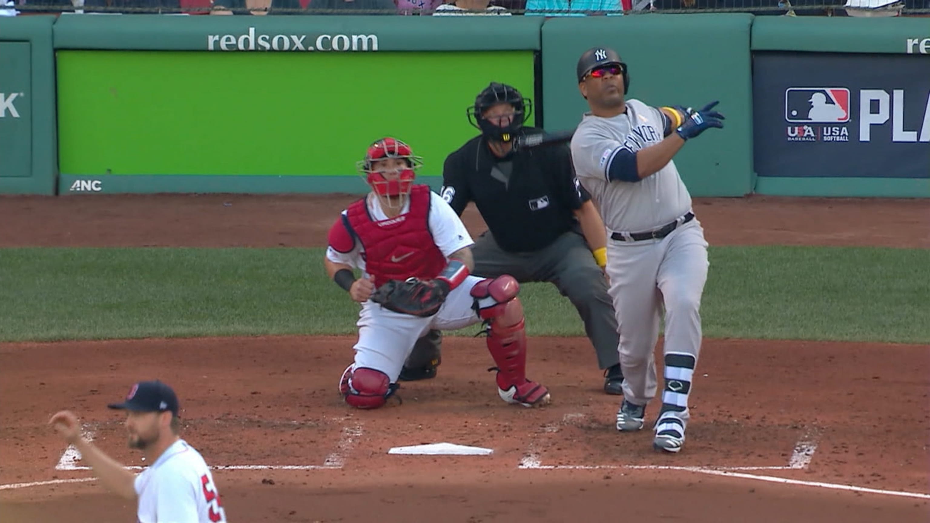 Edwin Encarnacion Signs With White Sox