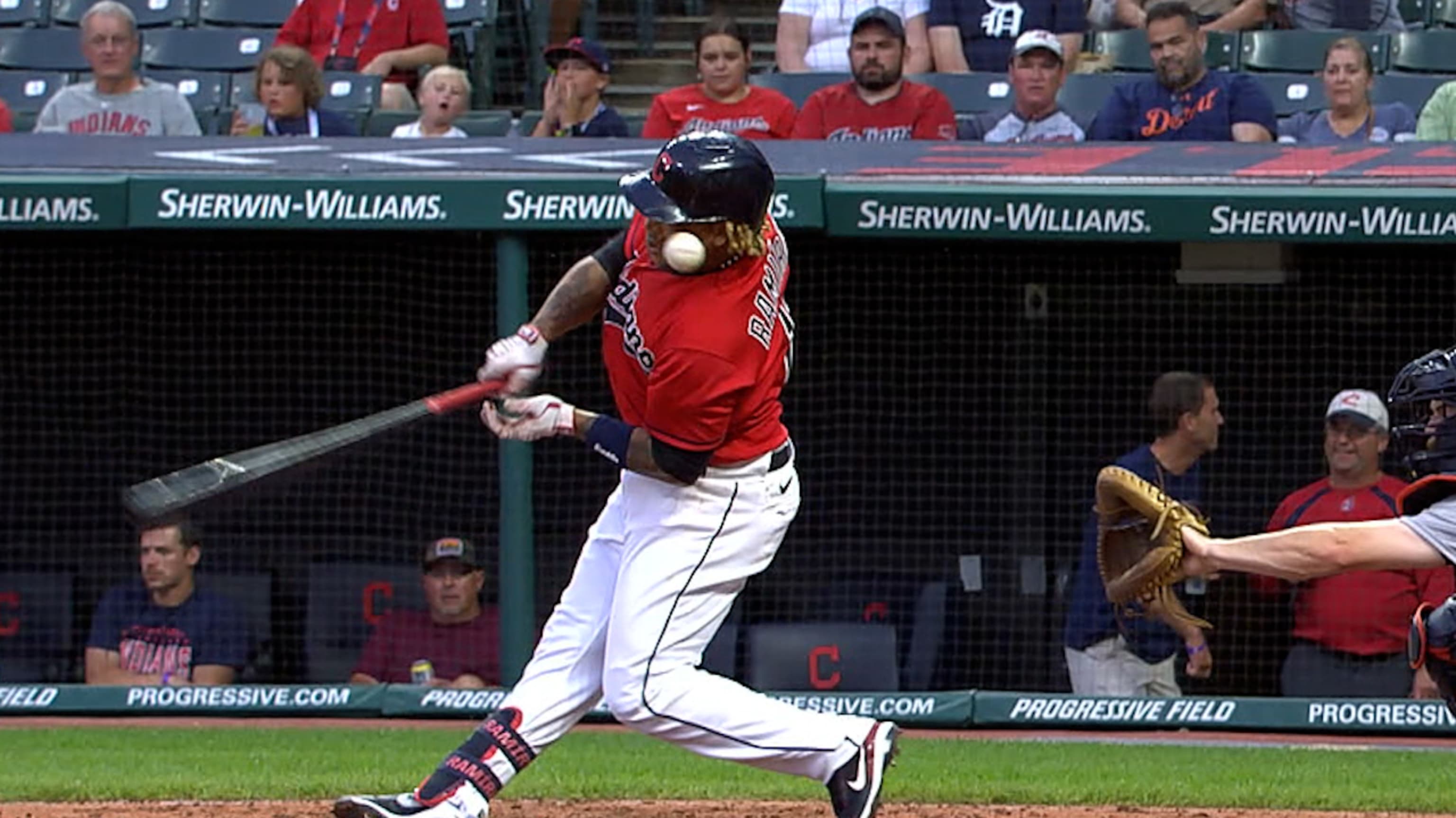 Ramírez takes foul ball off cheek