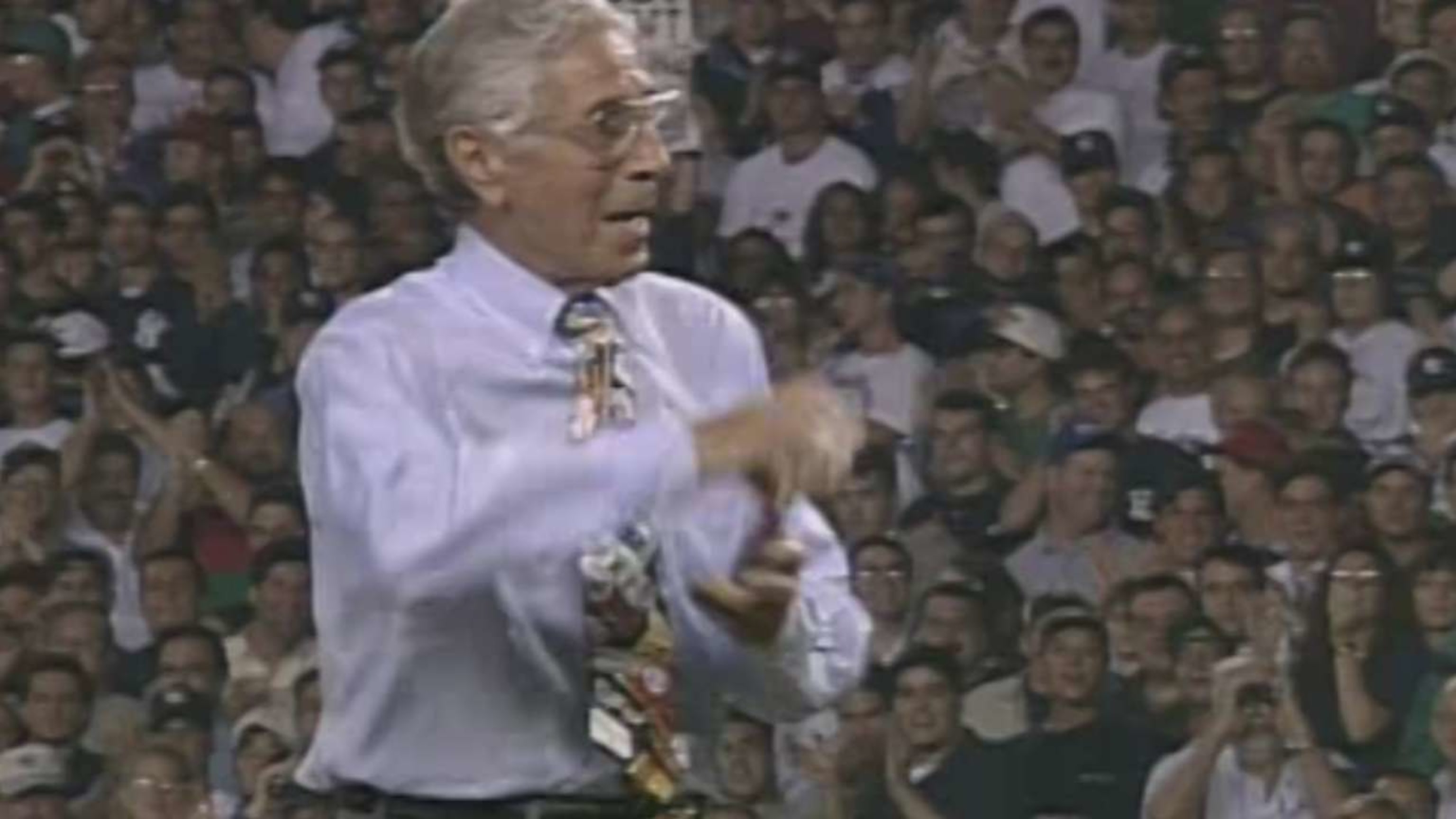 Rizzuto lanza la primera bola