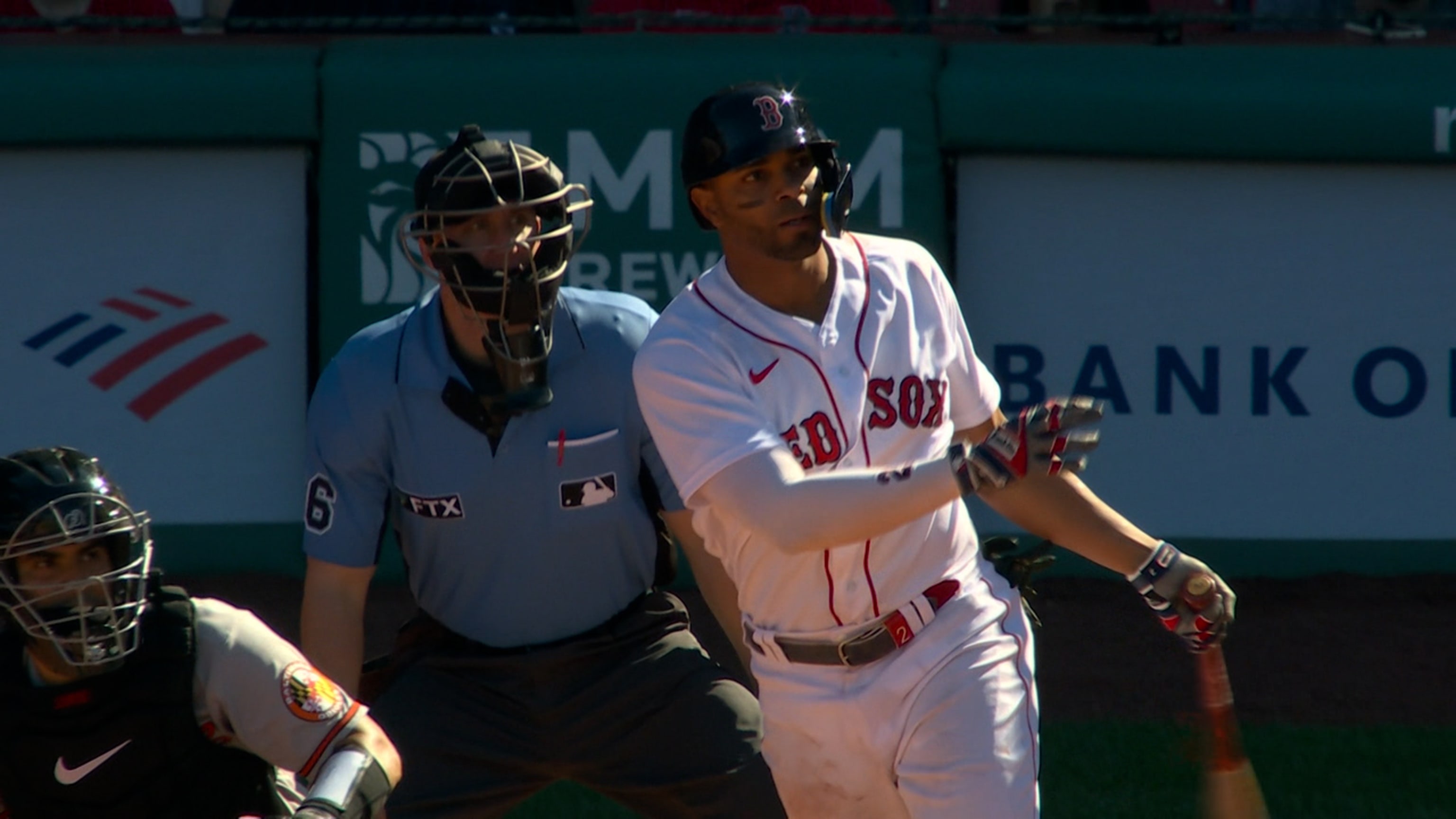 Orioles hit 5 homers, outslug Red Sox in wild 15-10 win