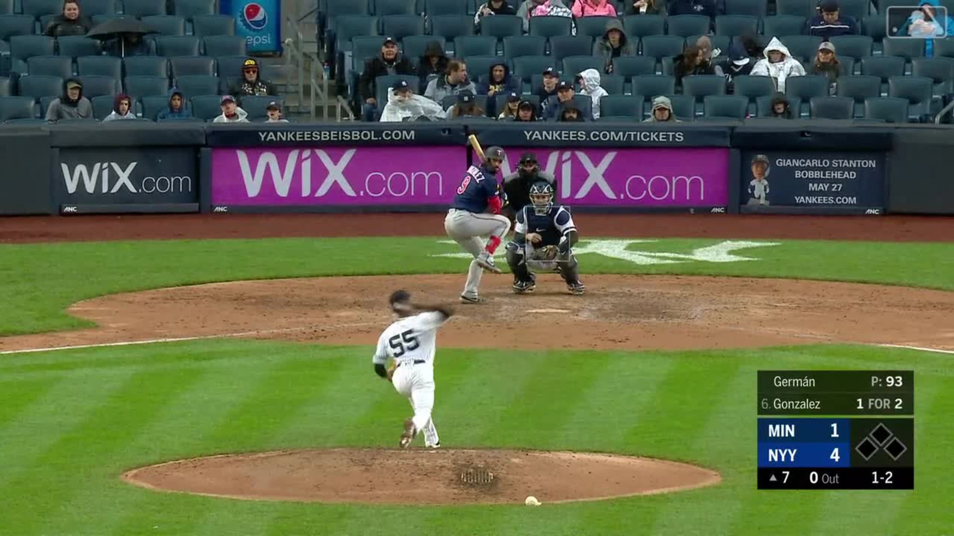 Gonzalez singles past Torres