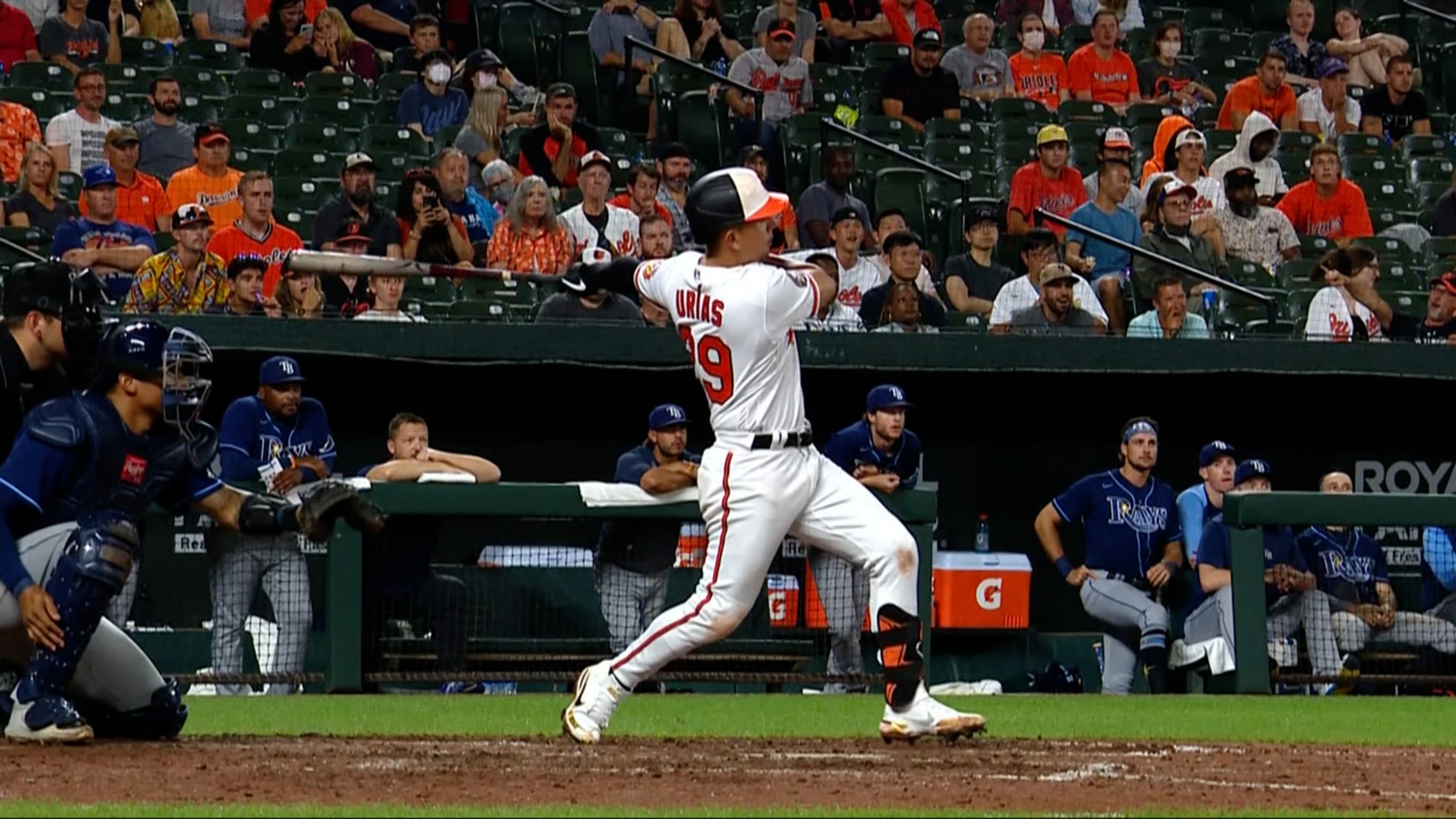 Urías voltea el juego con jonrón