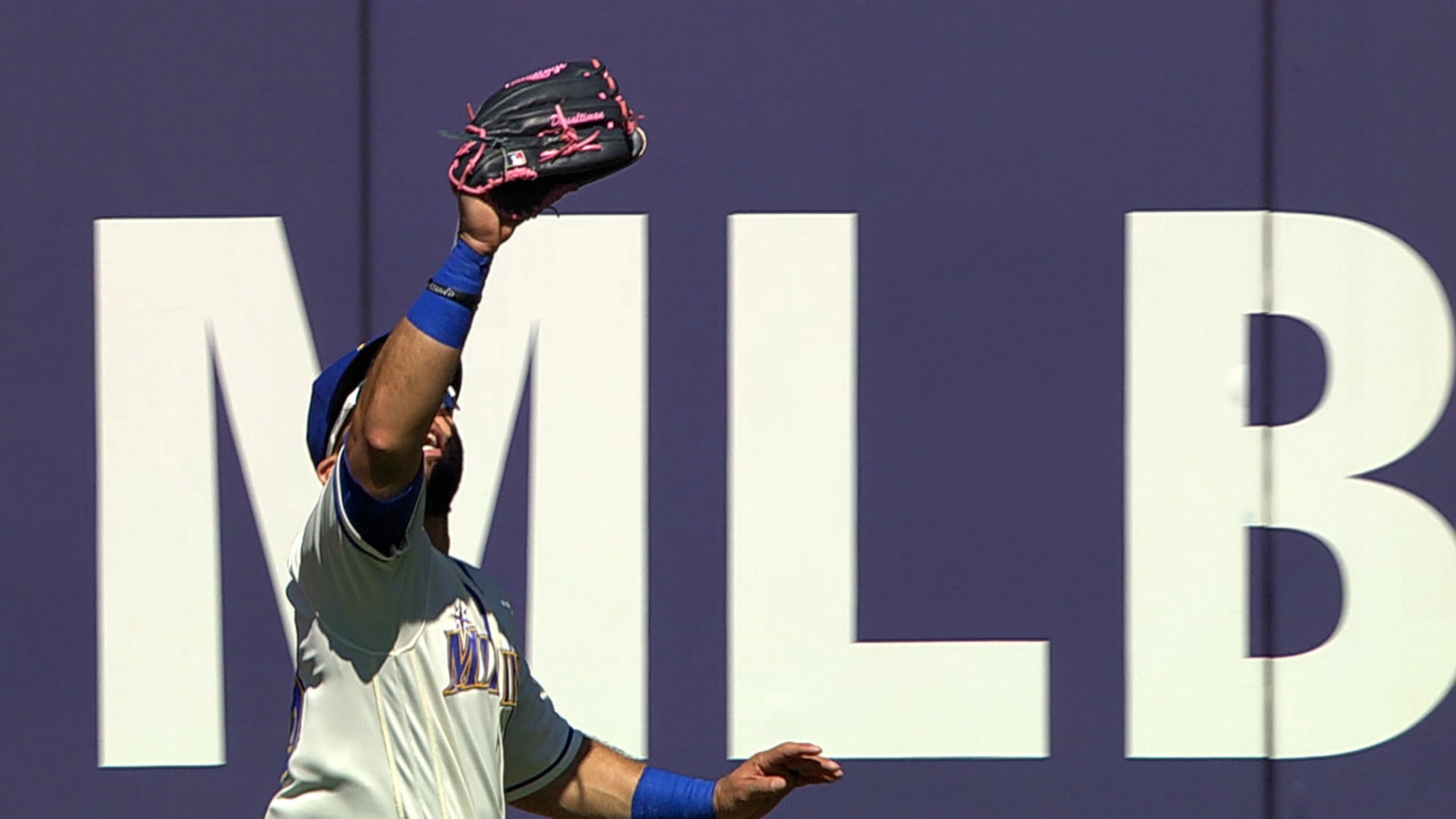 Aledmys Díaz's RBI ground-rule double