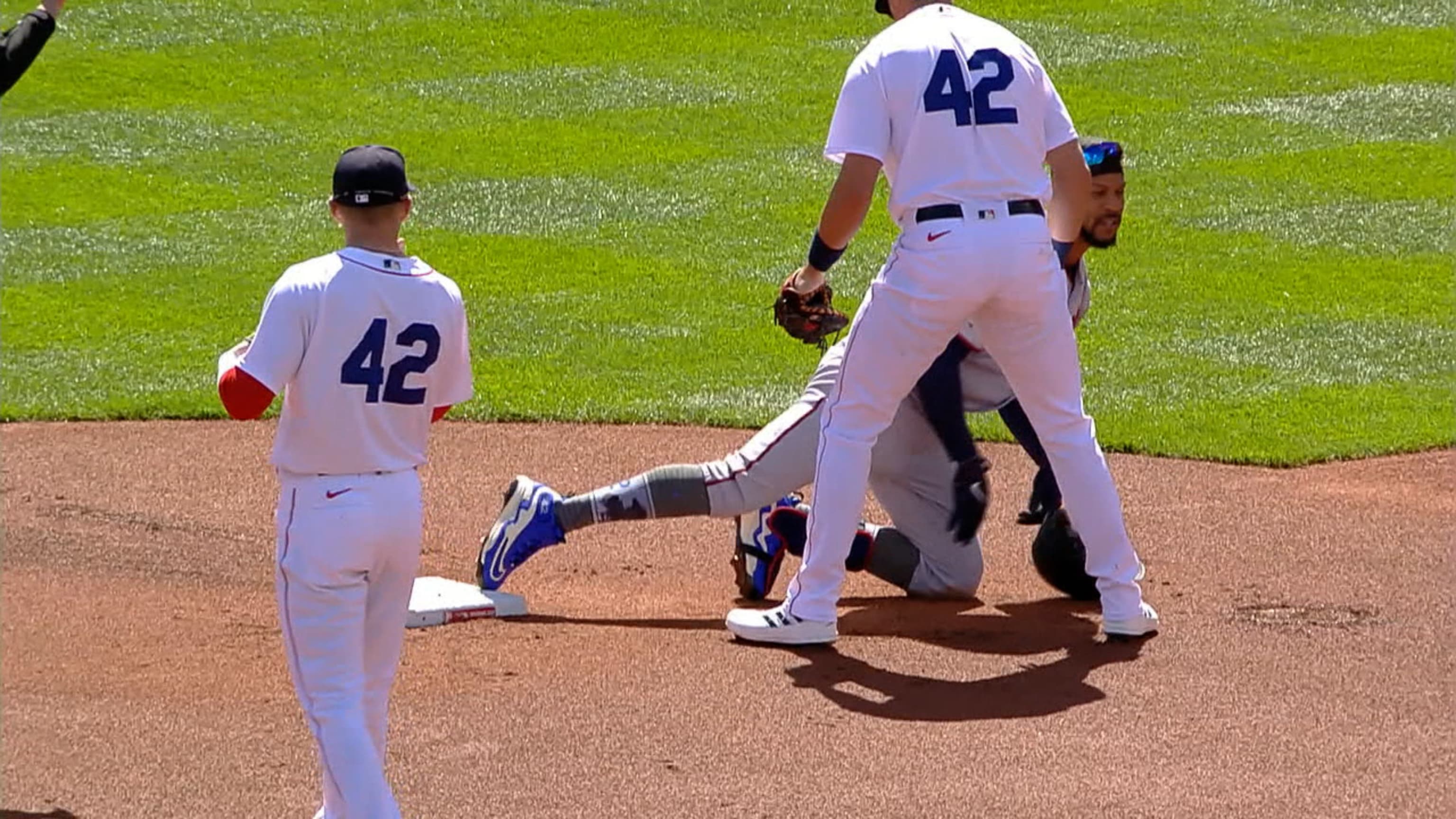 Byron Buxton sale lesionado