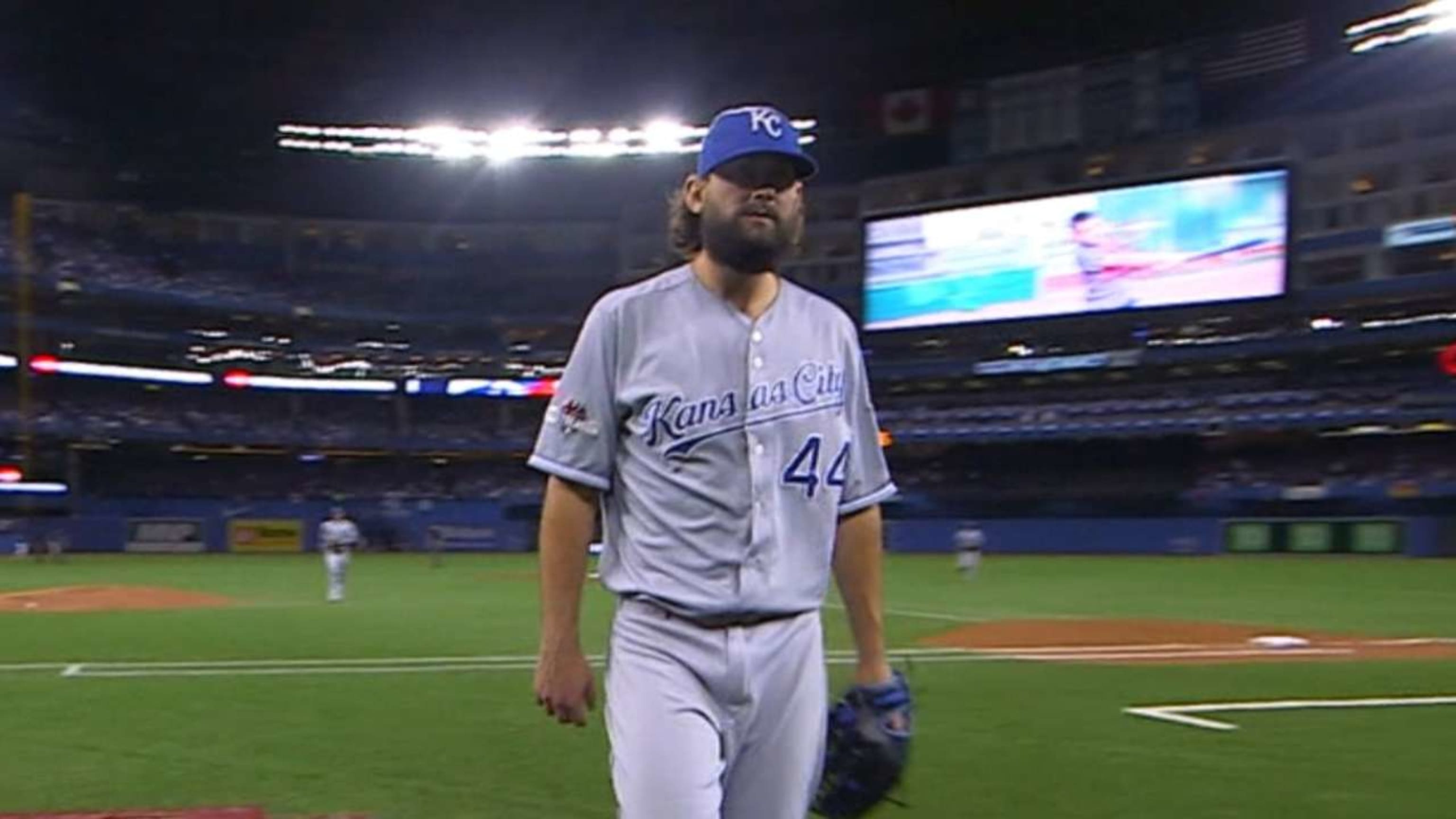 Hochevar earns win in Game 4