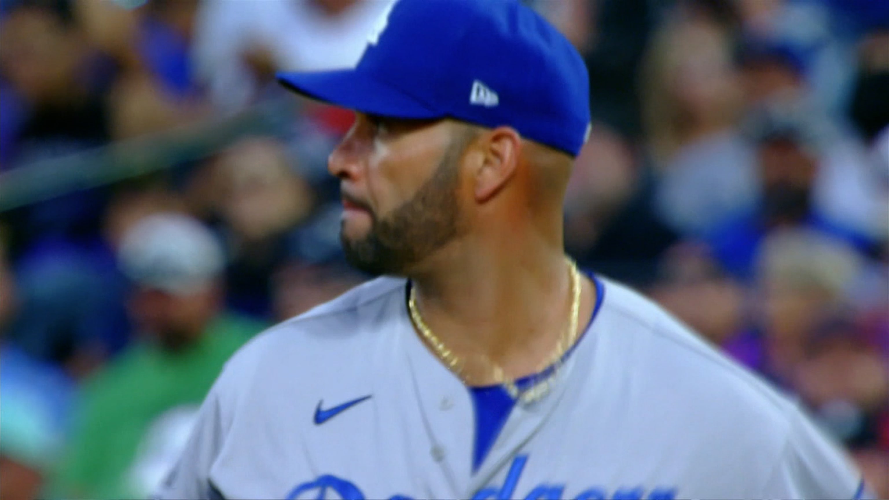 Albert Pujols registra el out