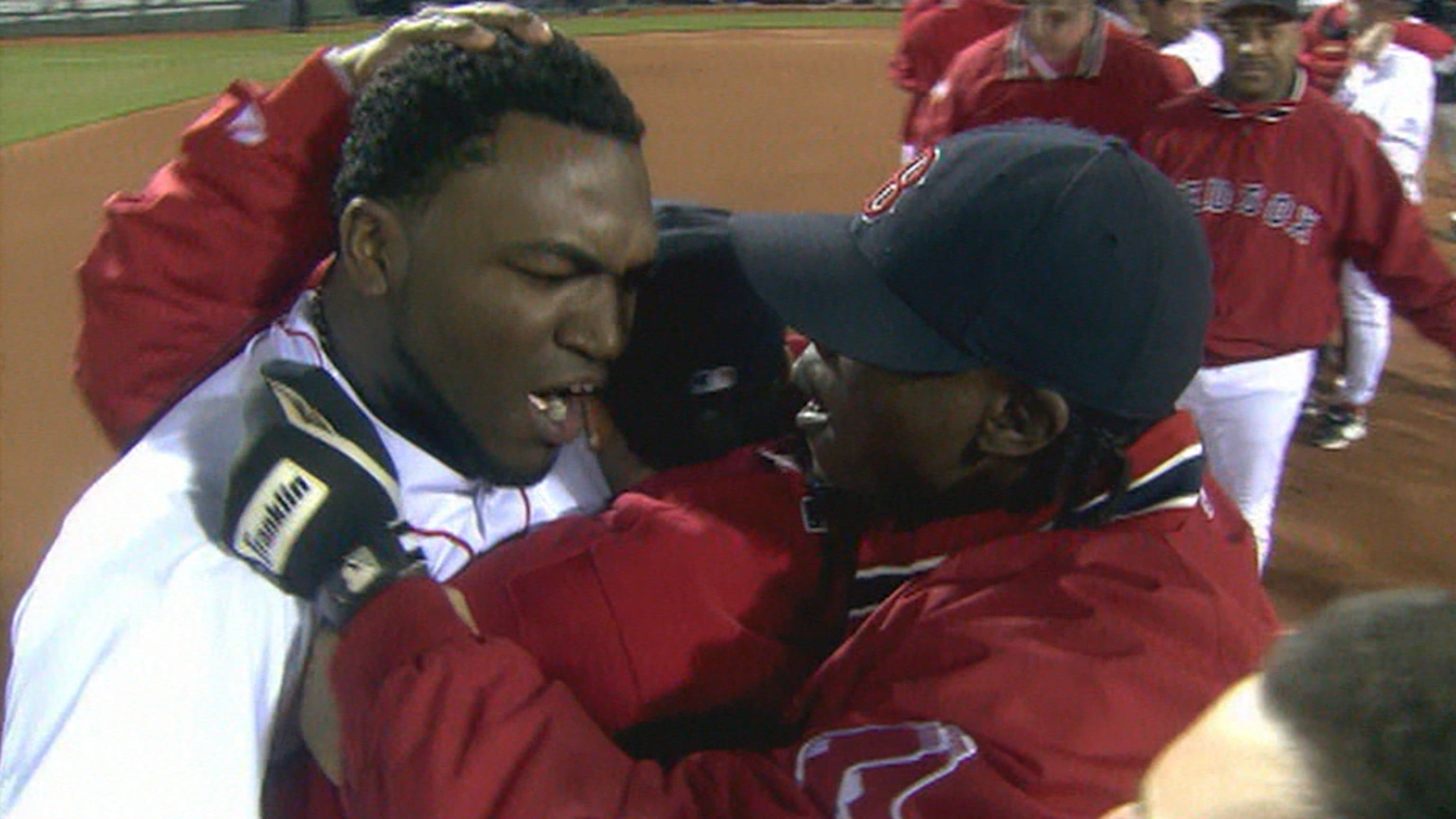 Papi's walk-off hit wins Game 5