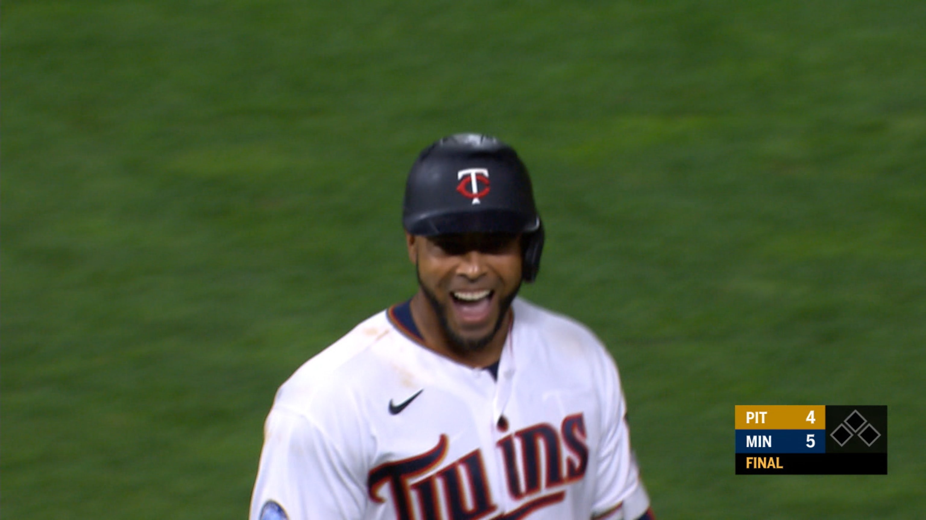 Cruz's walk-off double lifts Twins past Pirates