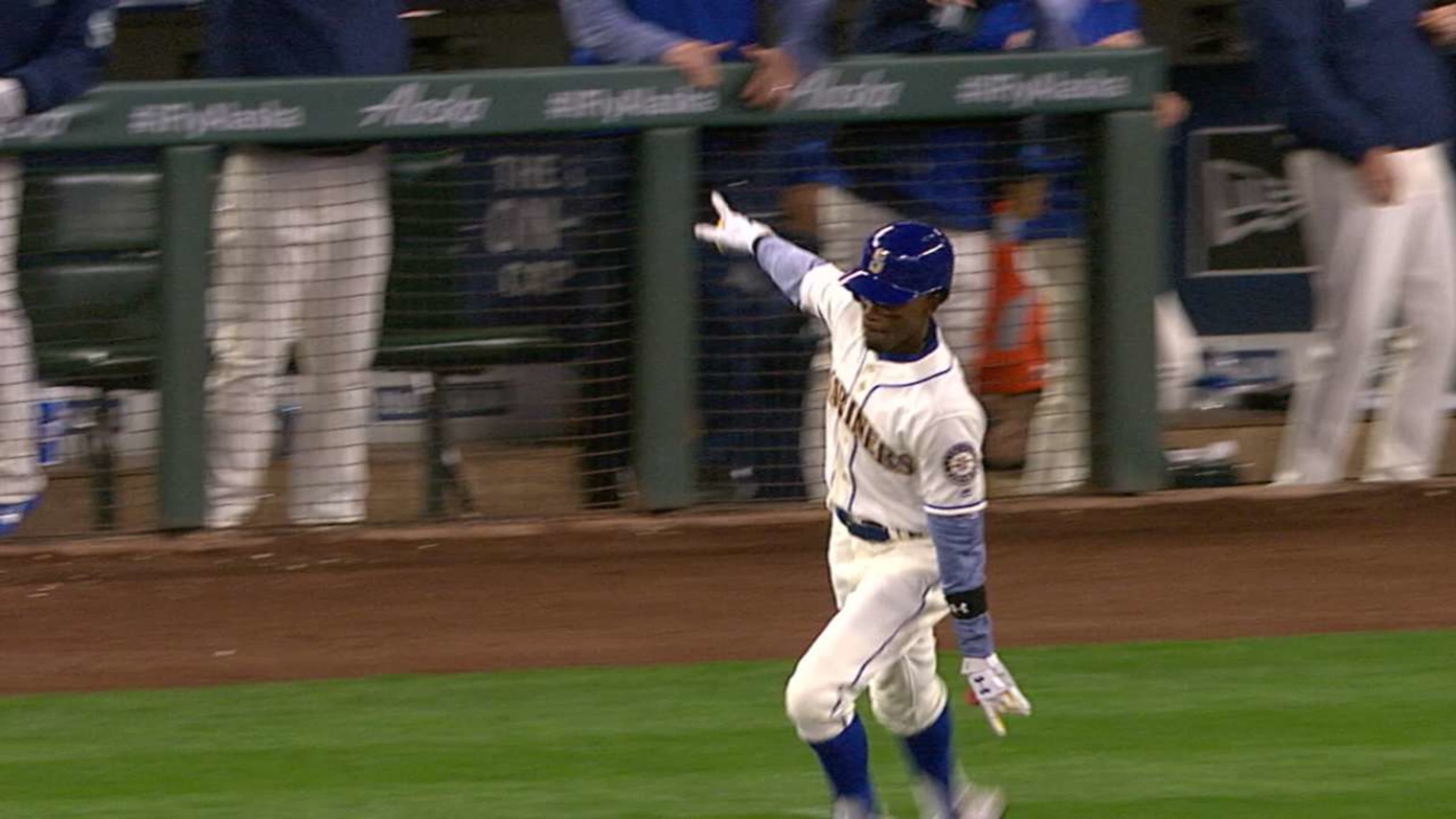 Dee Gordon's follow through on his first Mariners homer was eerily similar  to Ken Griffey Jr.'s | MLB.com