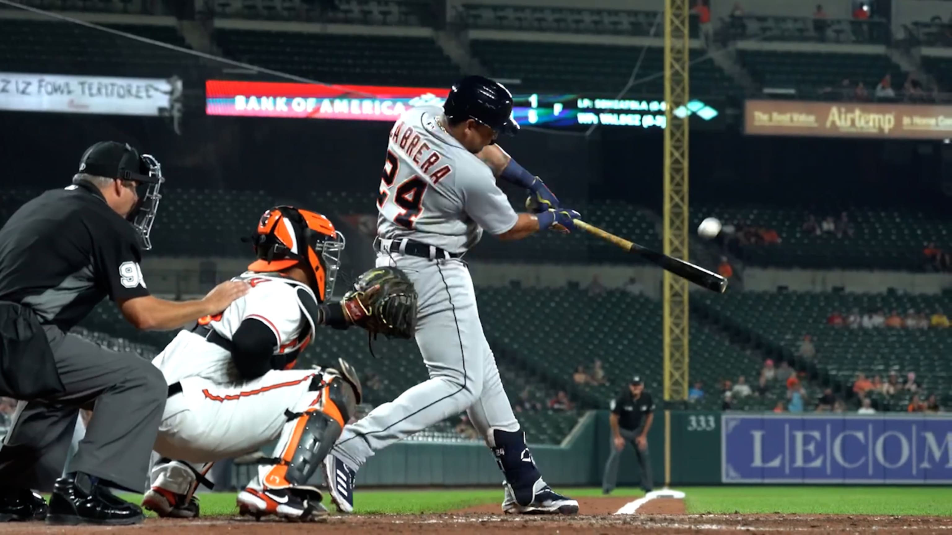 Miguel Cabrera hits career homer No. 499! (One away from 500 in his career)  