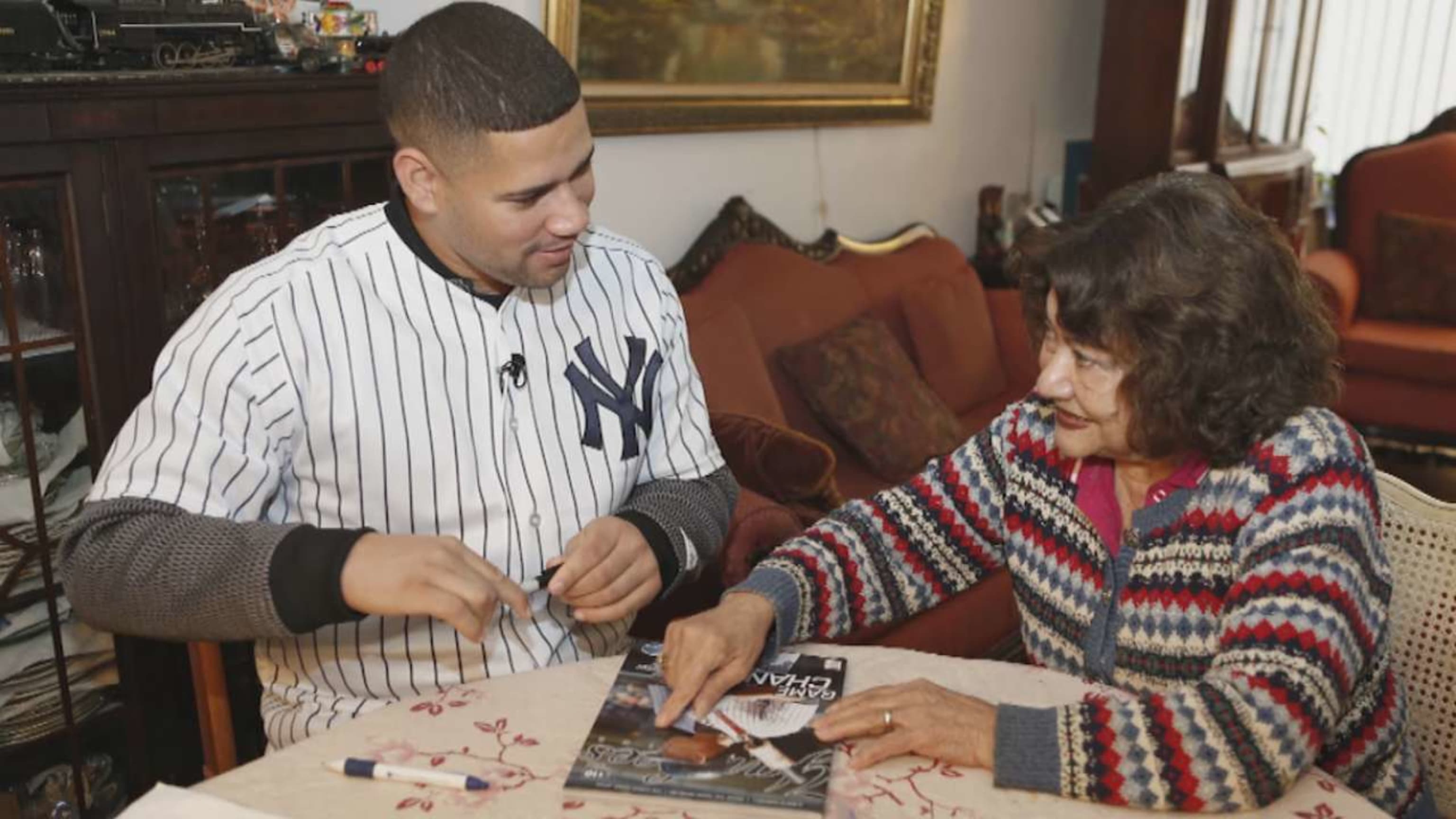 Yankees Surprise Fans and Serve Sandwiches as Part of Winter Warm-Up