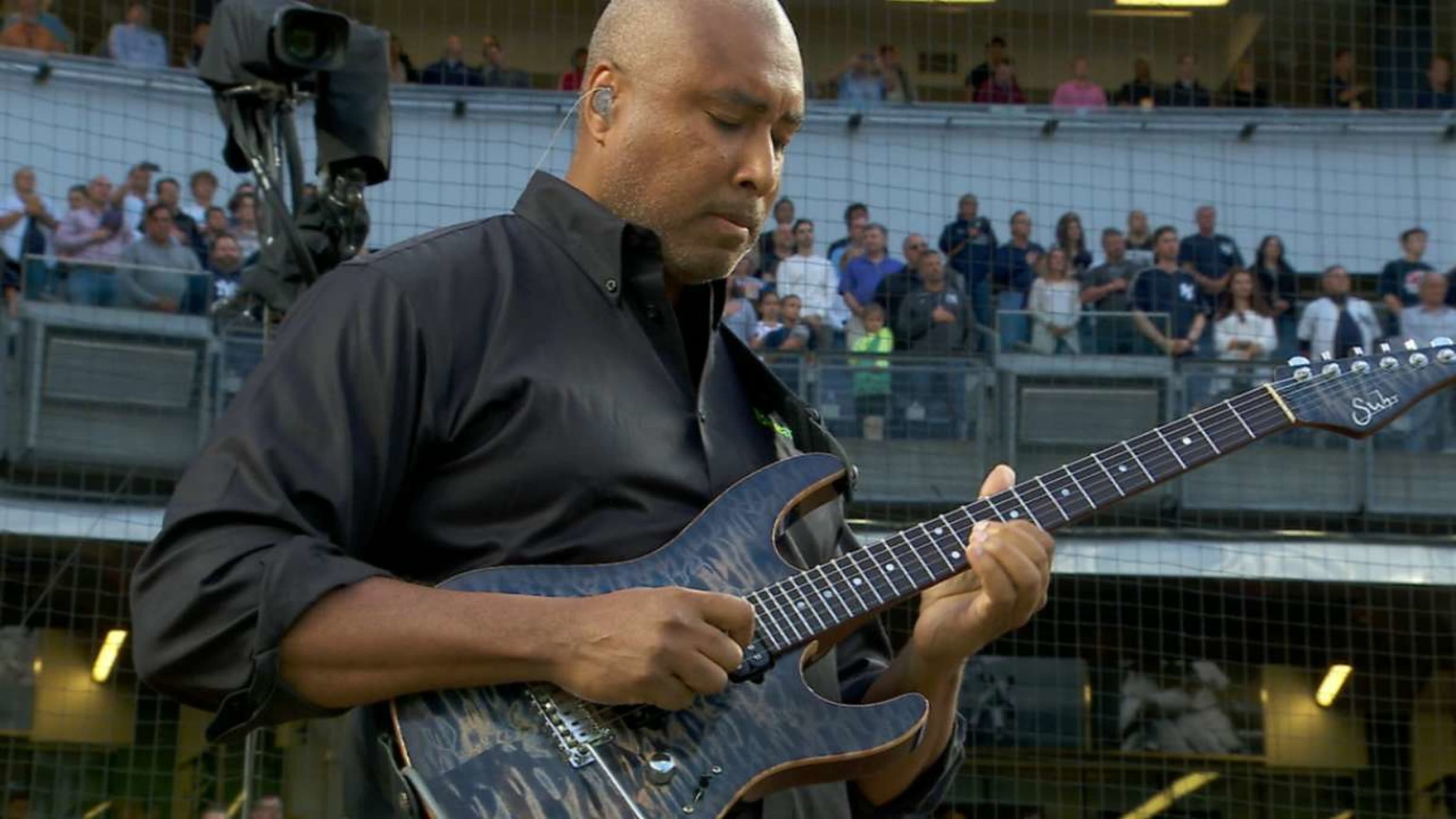 Former Yankees standout Bernie Williams finds calling in music