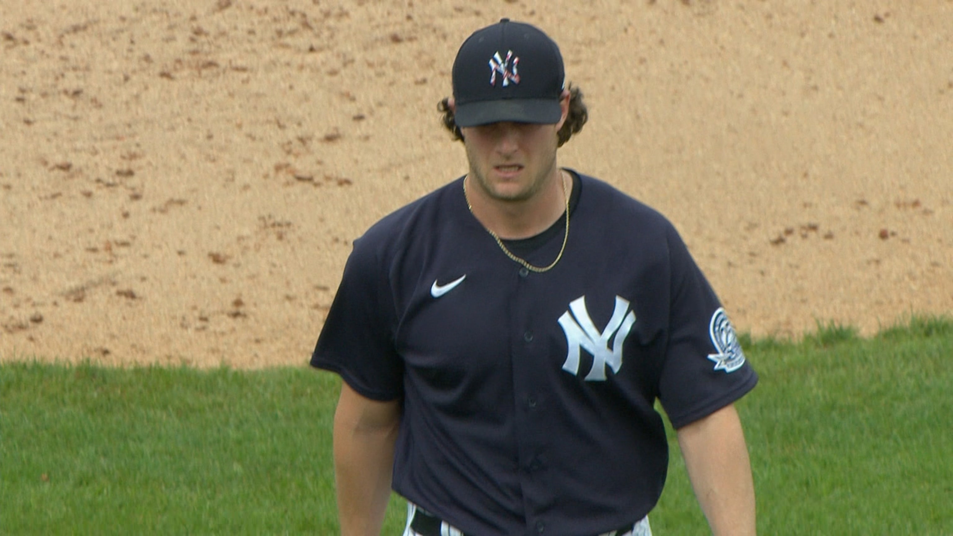 Cole registra seis ponches