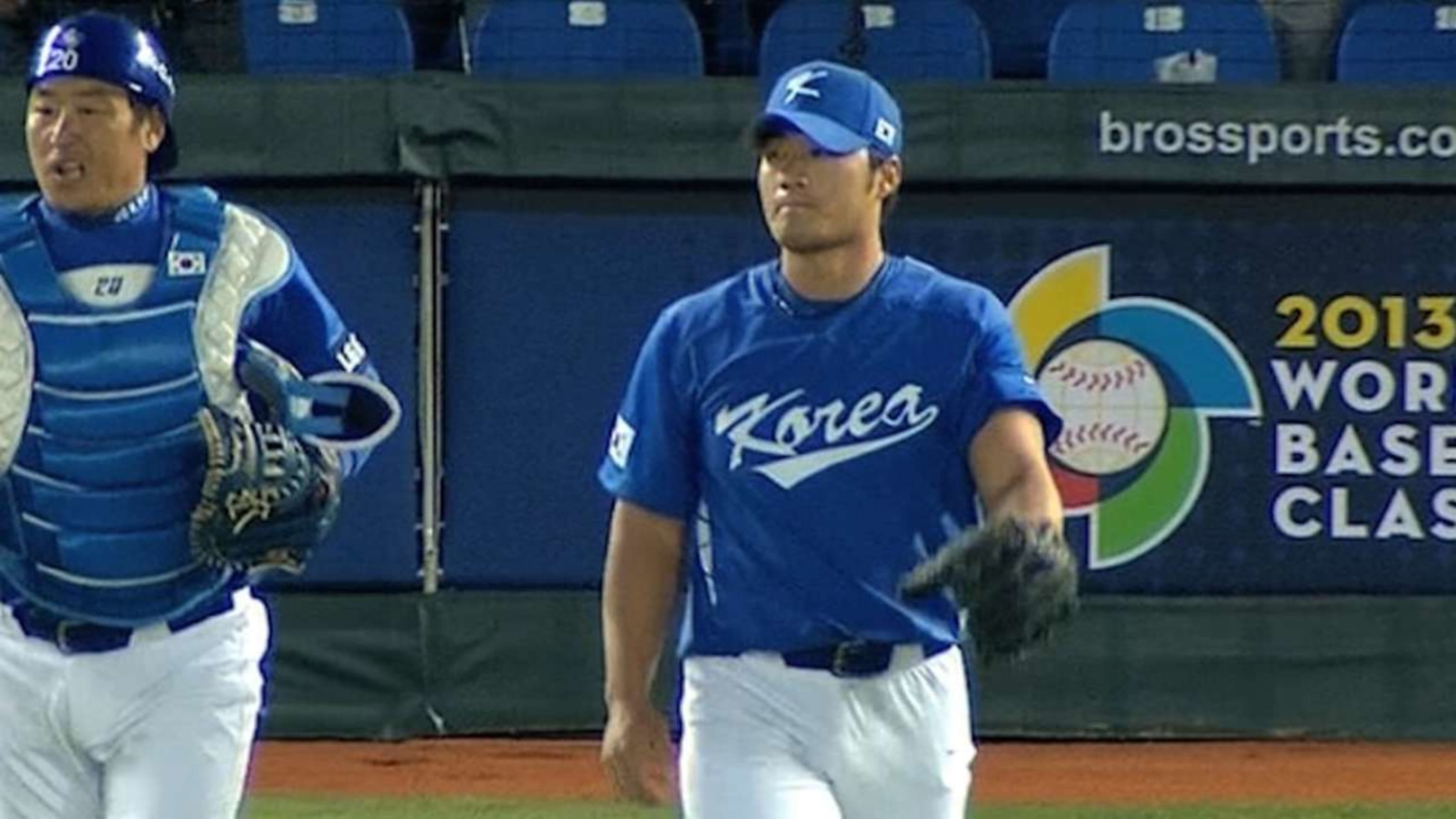 St. Louis Cardinals So Taguchi of Japan runs to first base with