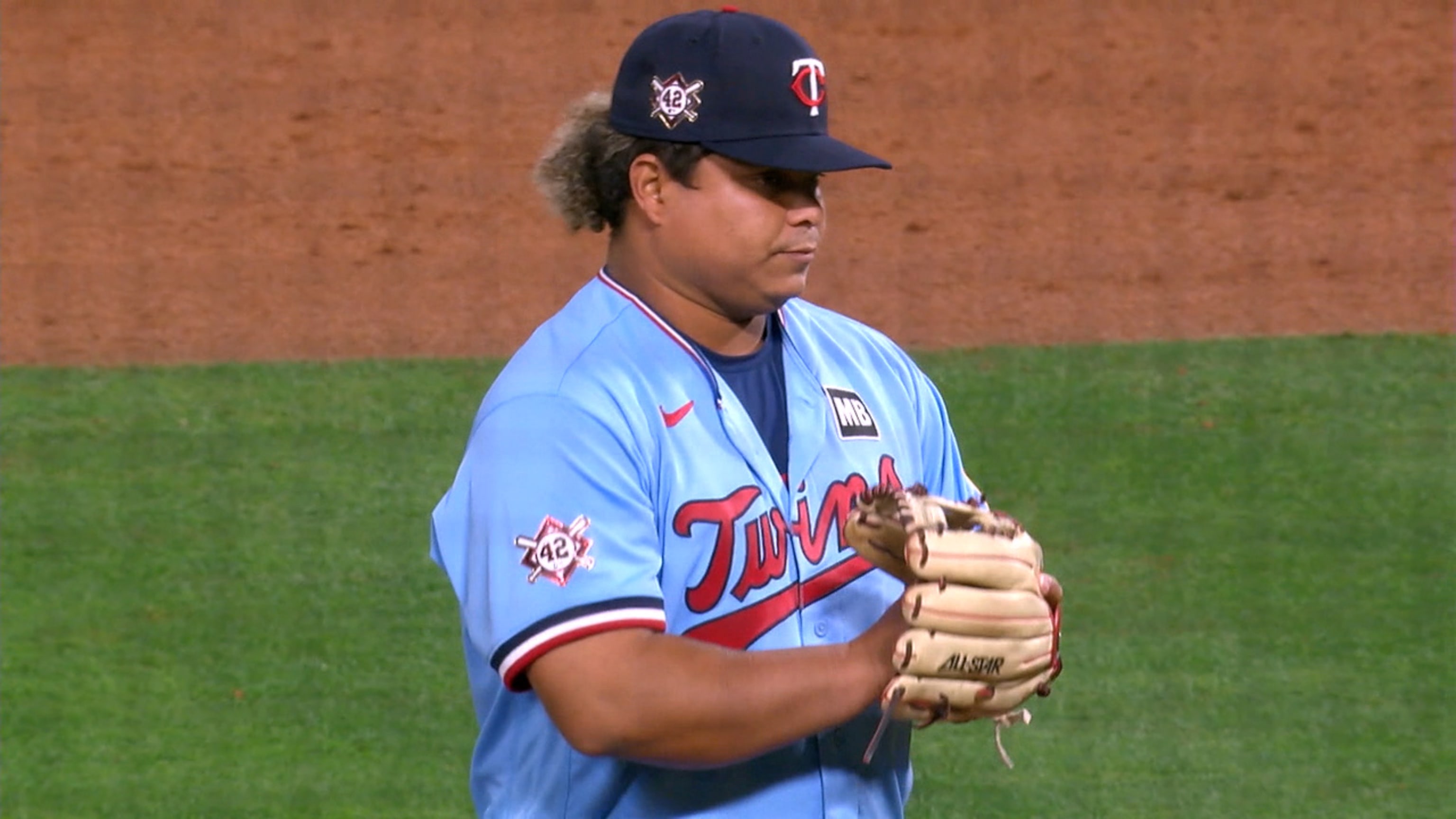 Willians Astudillo pitches clean inning for Twins