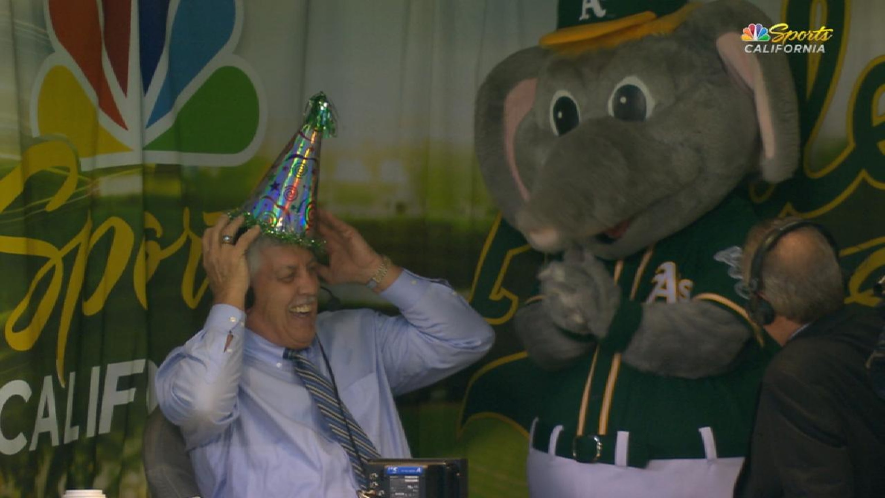 Stomper on Dog Day.  Oakland athletics, Mascot, Athlete