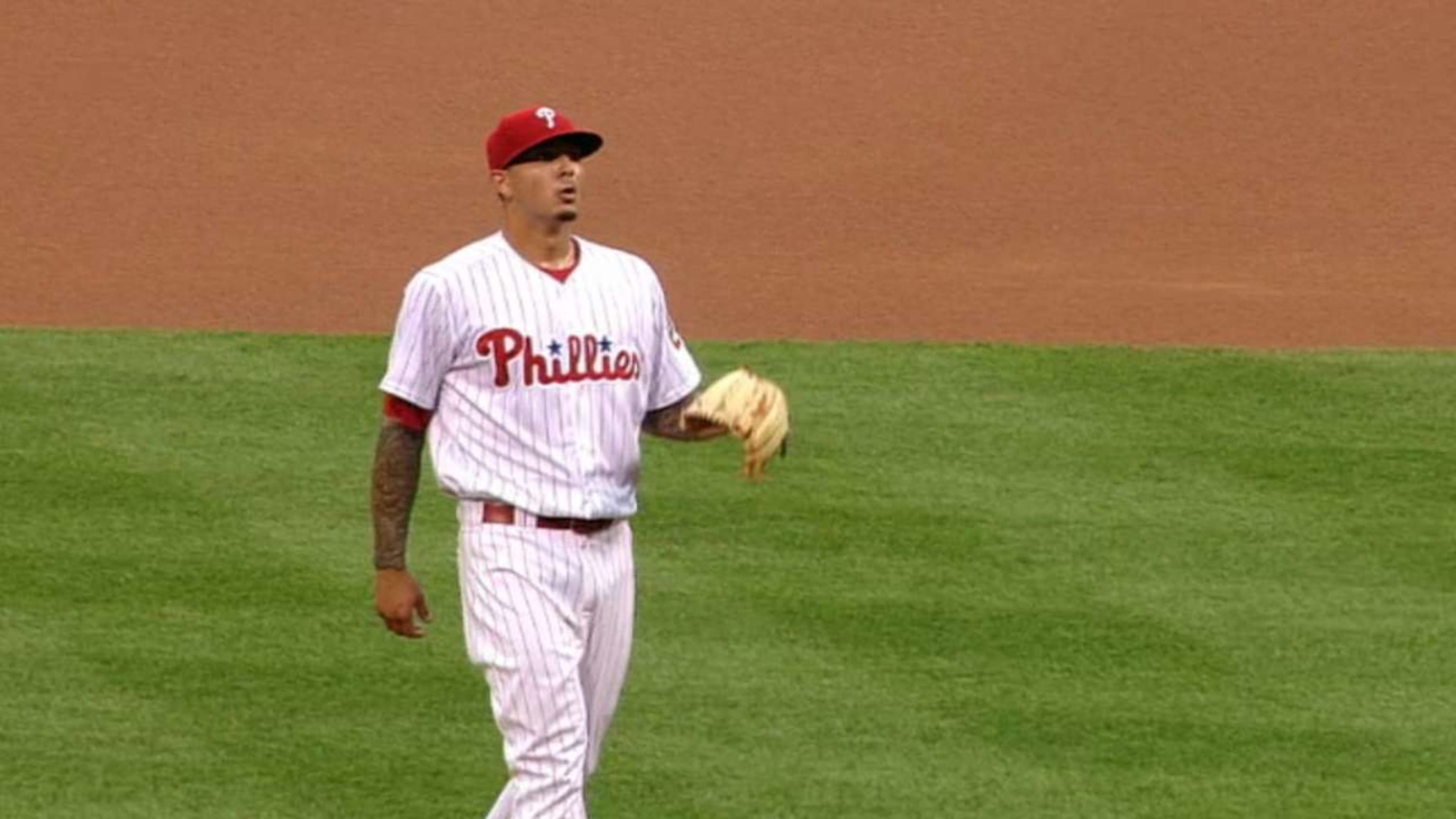 Chase Utley hits 2 HRs in return to Philly