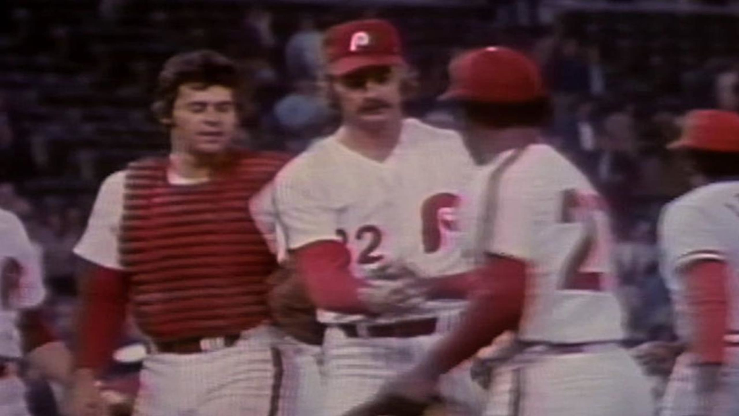 Steve Carlton passes Bob Gibson atop the NL's all-time strikeout list