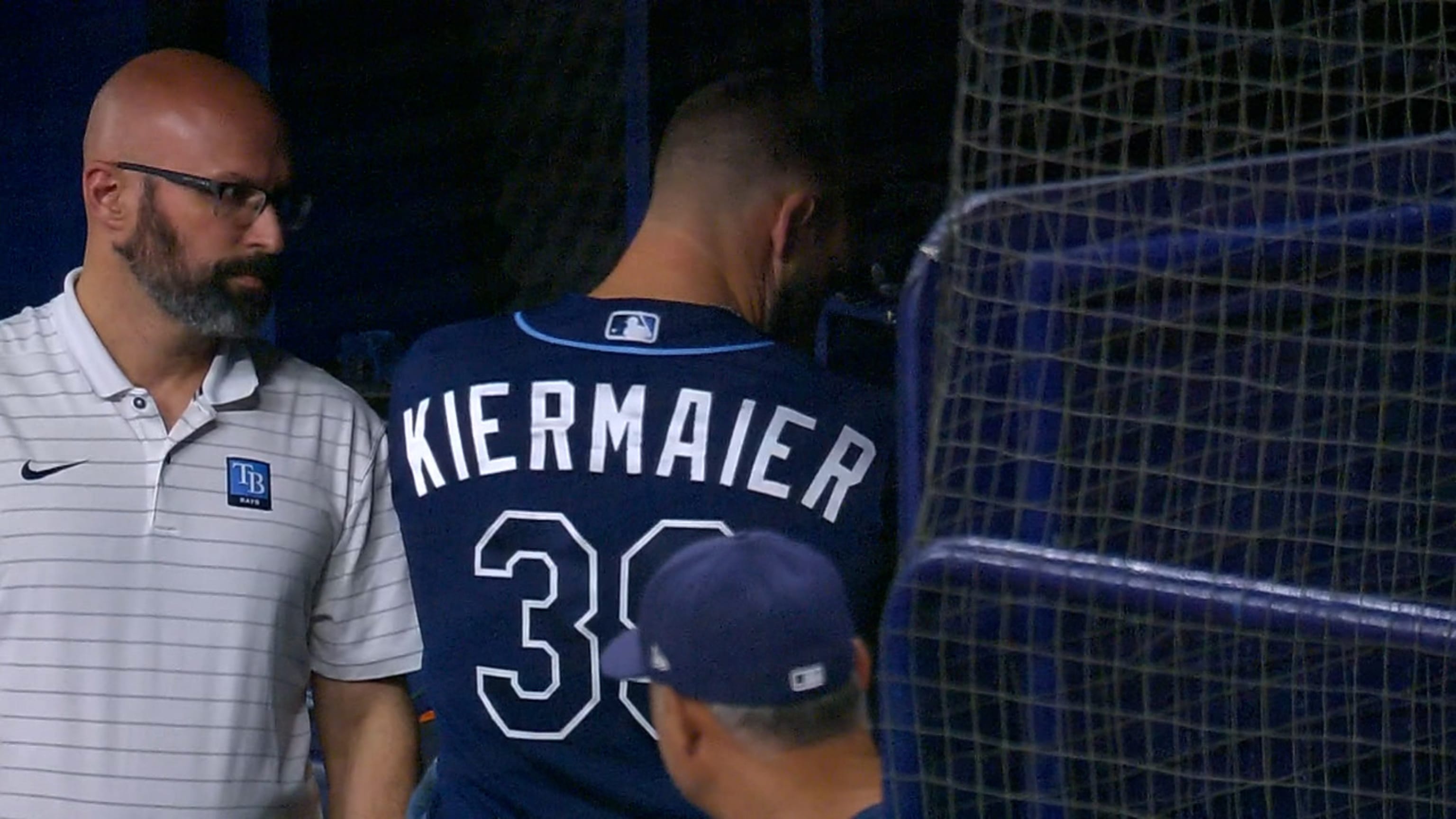 Kevin Kiermaier sale del juego