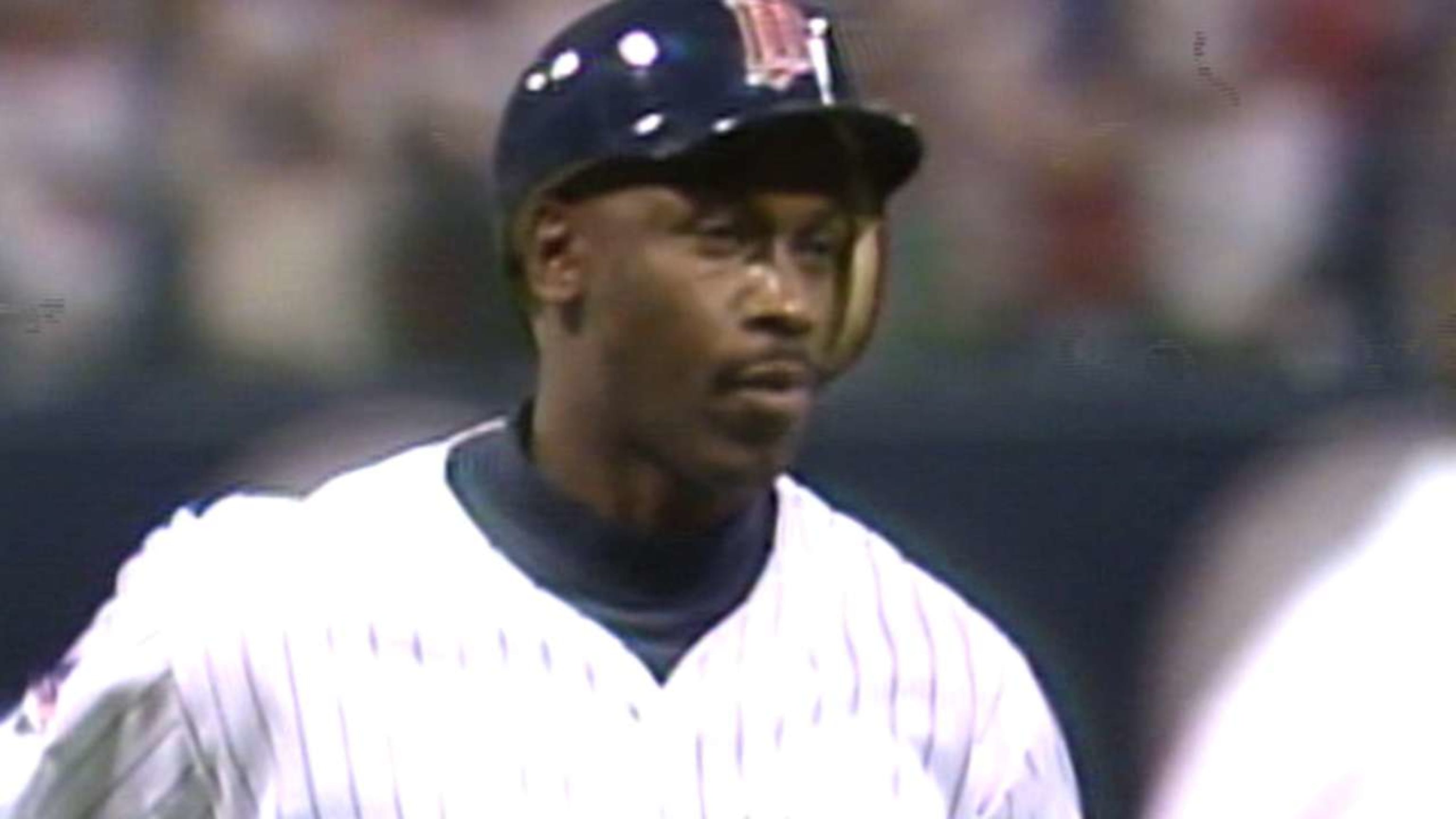 Davis se vuela la cerca dos veces