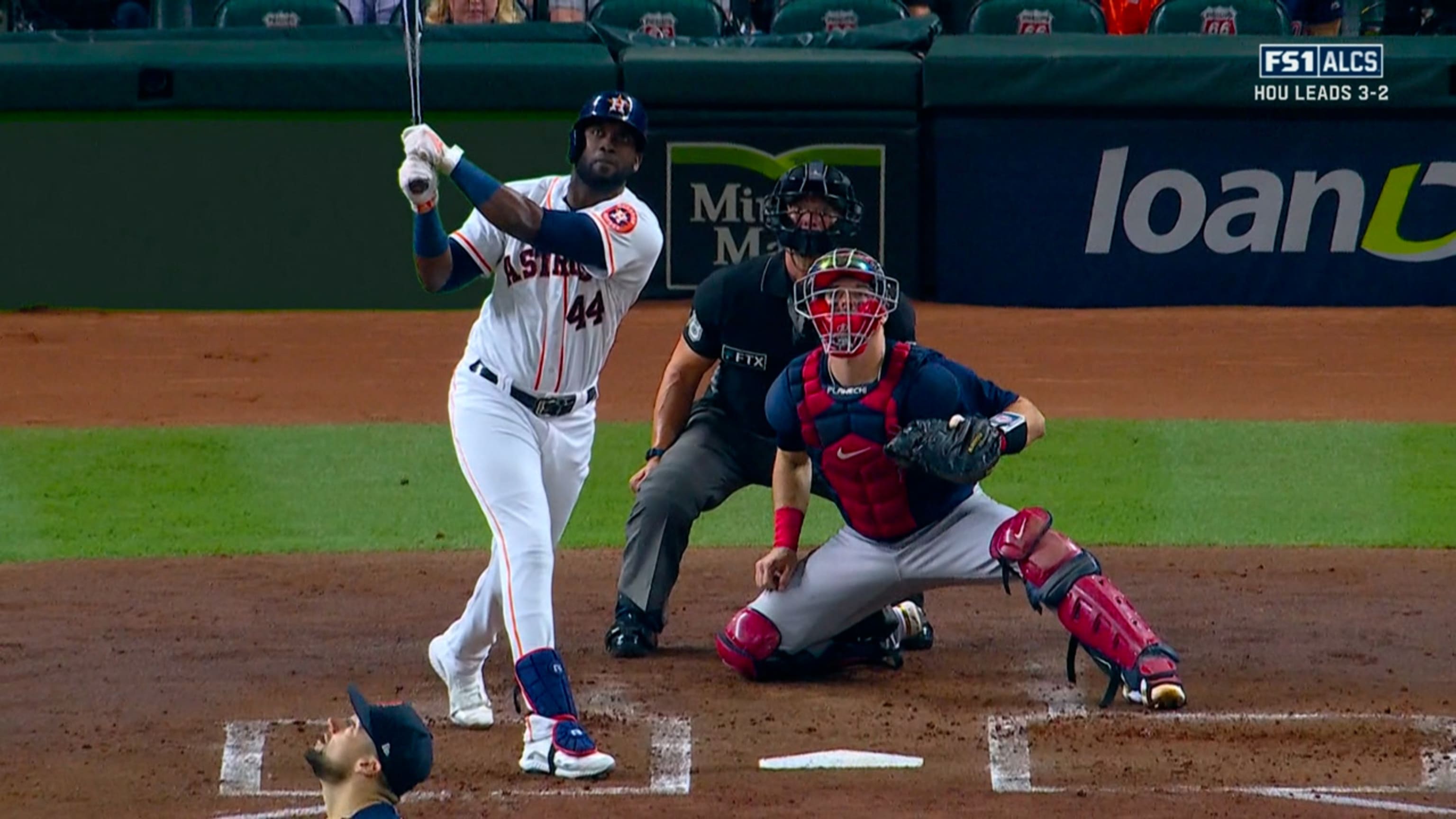 Yordan Álvarez empuja con doble