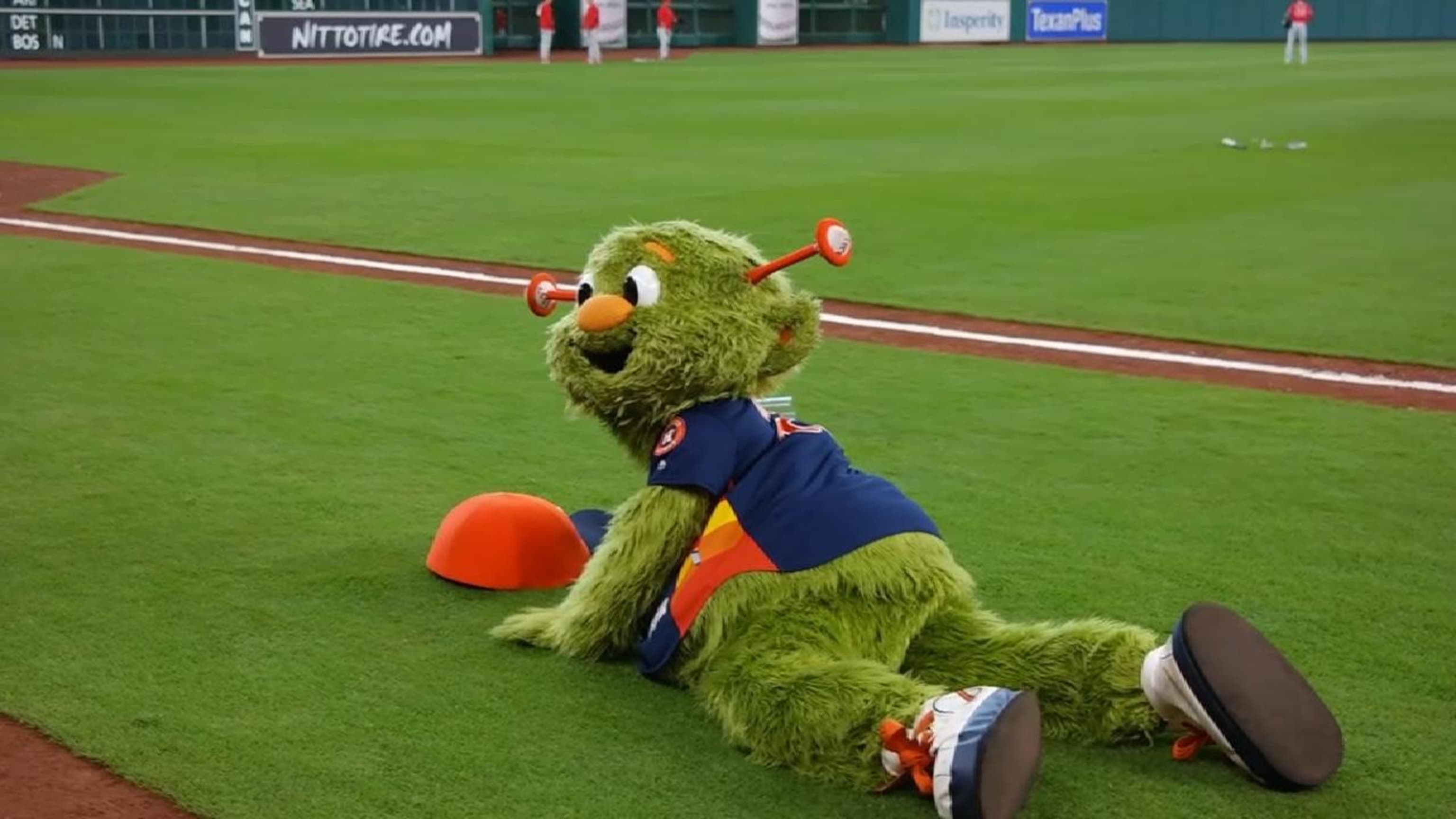 Orbit earns MLB's first nod as top sports mascot
