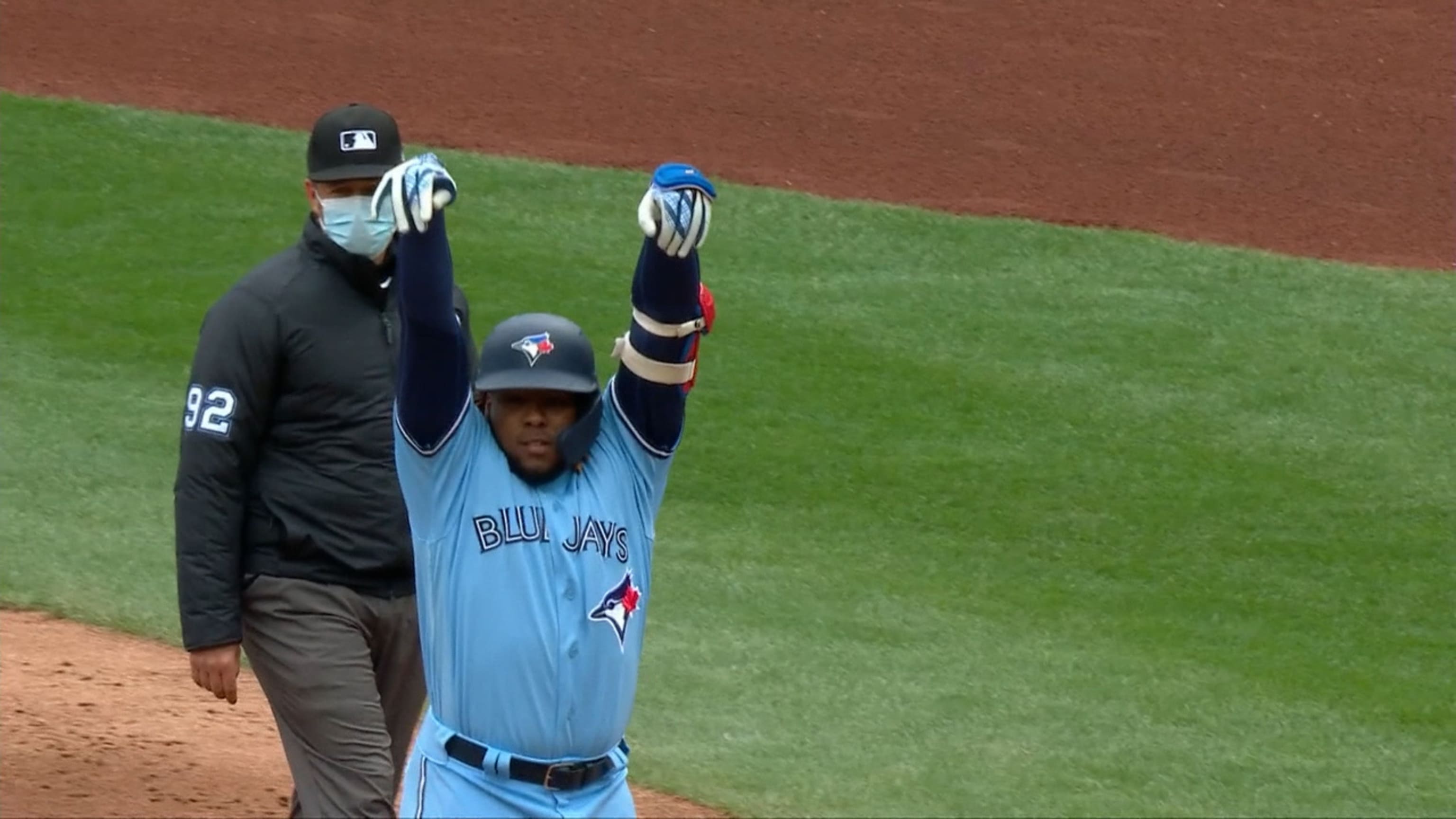 Vlad Jr. suena hit a 114 mph